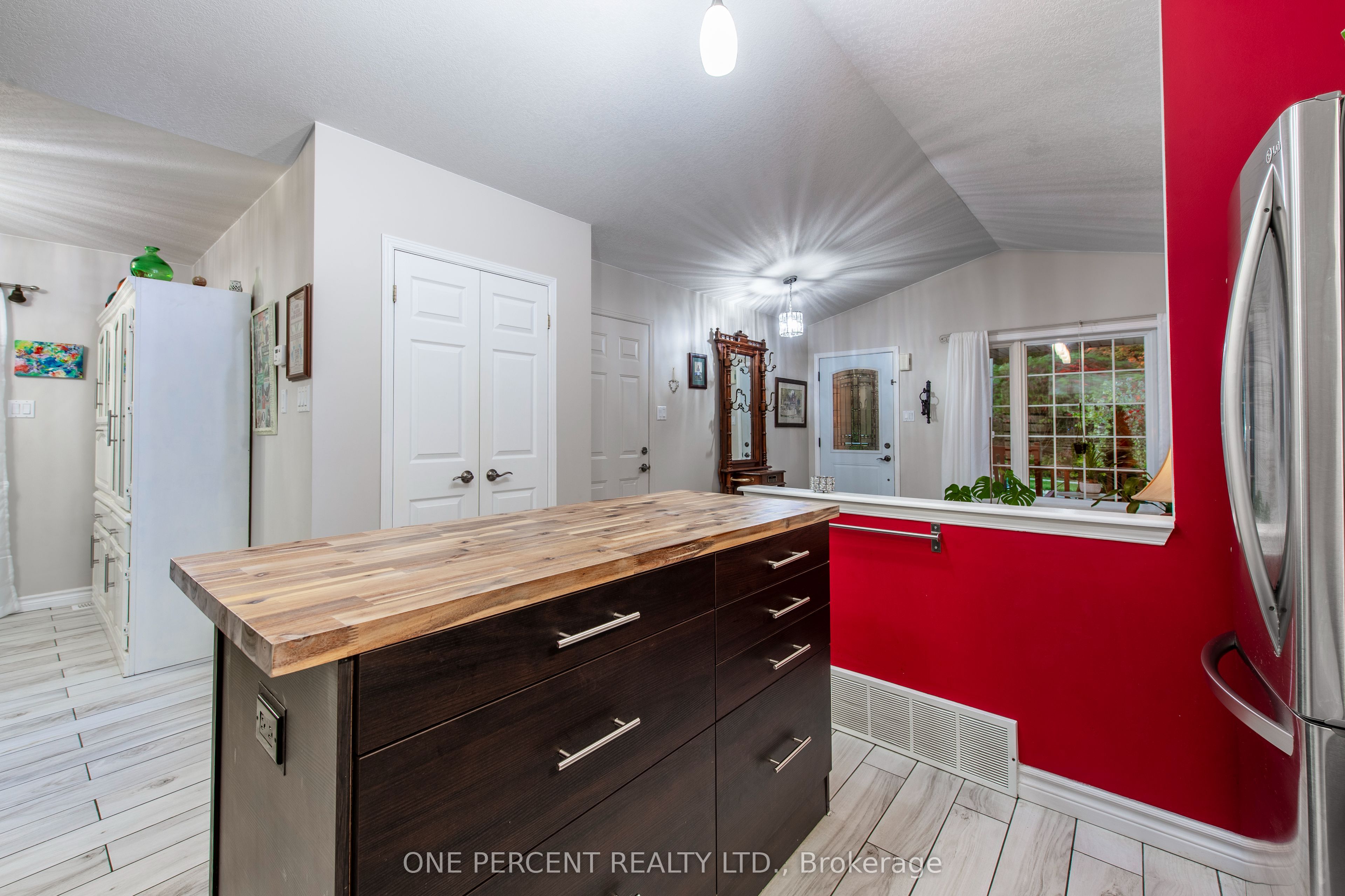 76 Abbey Road W Property Photo 12
