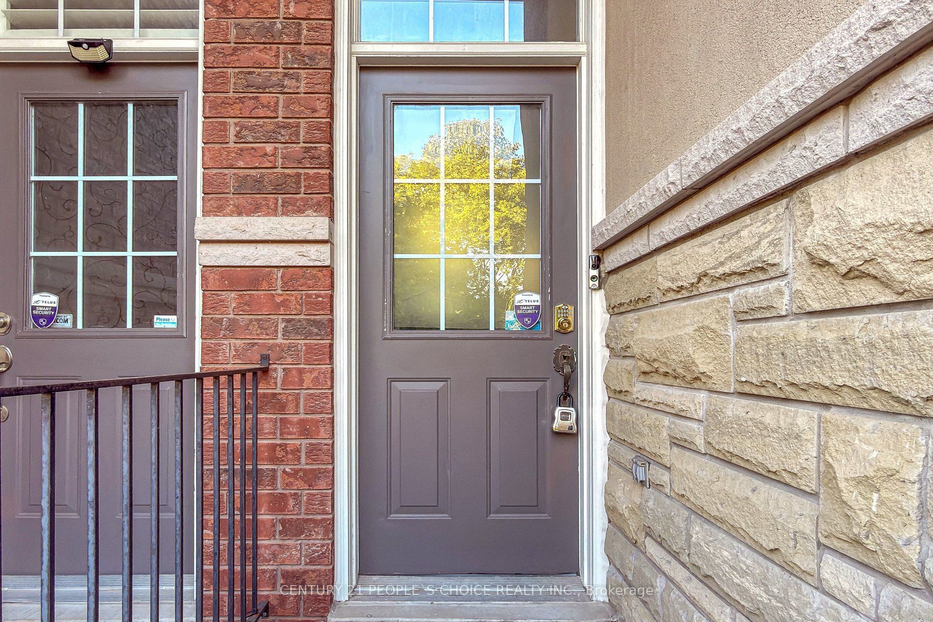 435 Hensall Circle 106 Property Photo 4