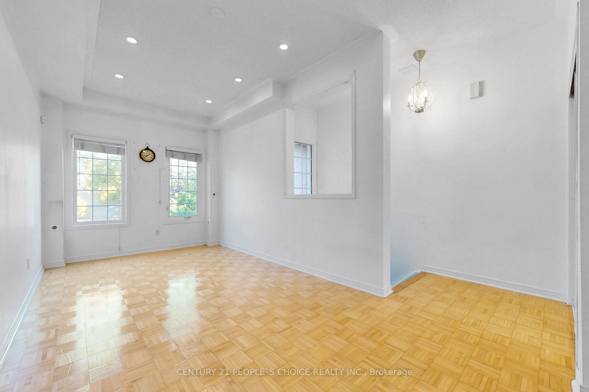 435 Hensall Circle 106 Property Photo 6