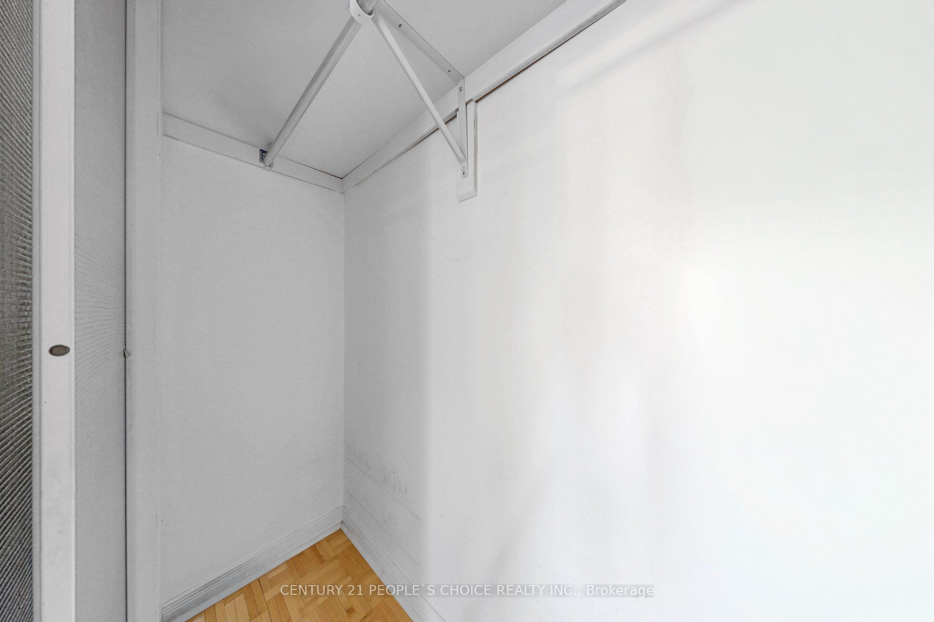 435 Hensall Circle 106 Property Photo 10