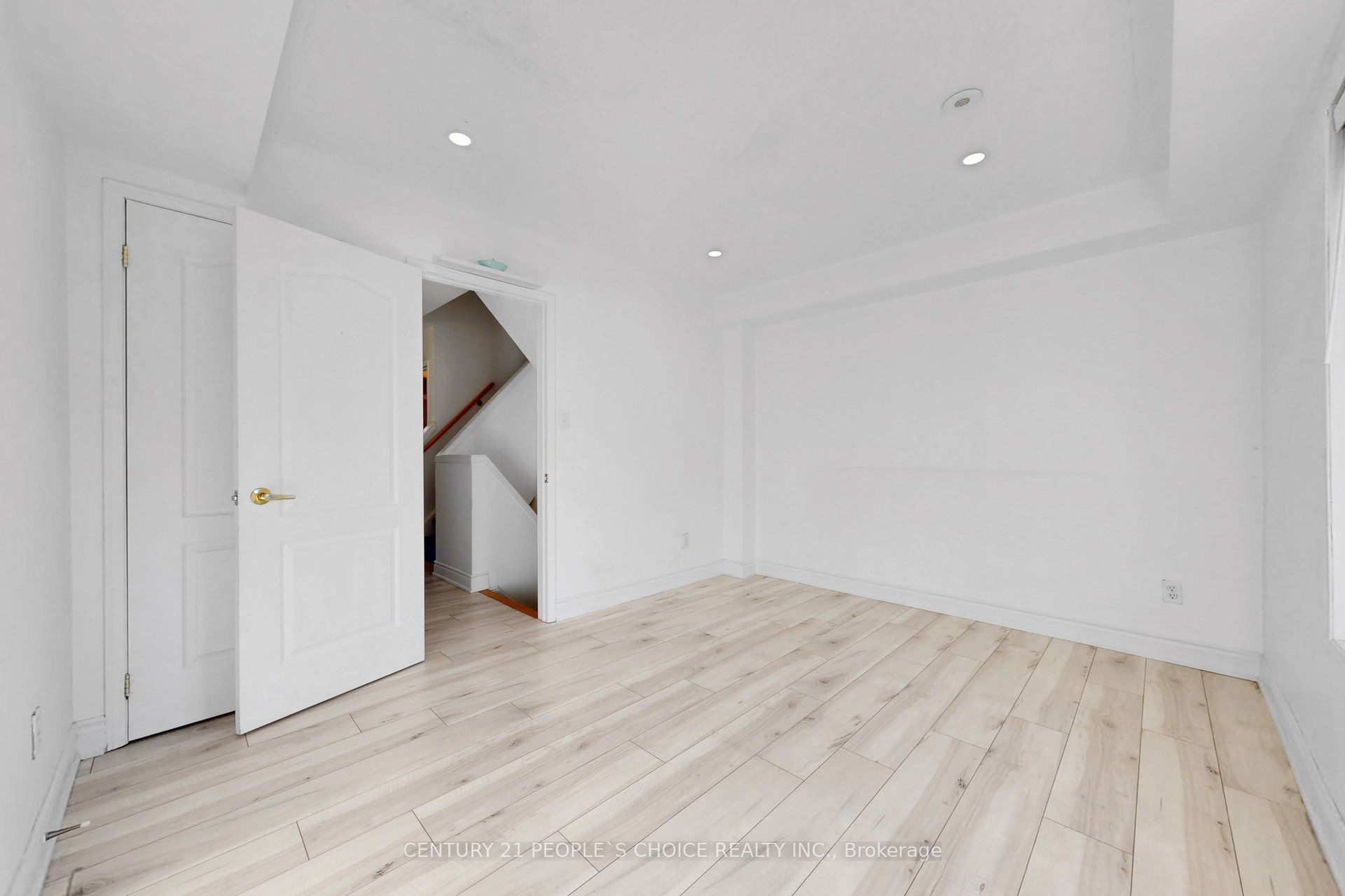 435 Hensall Circle 106 Property Photo 27