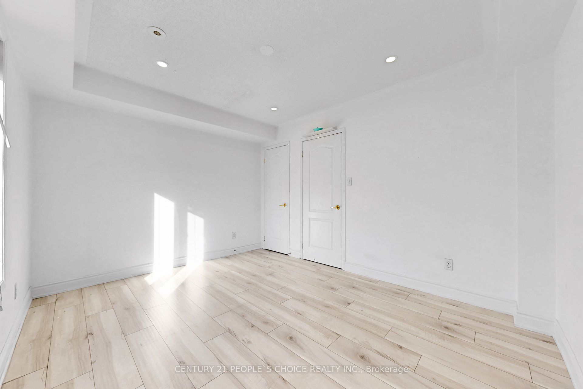 435 Hensall Circle 106 Property Photo 28