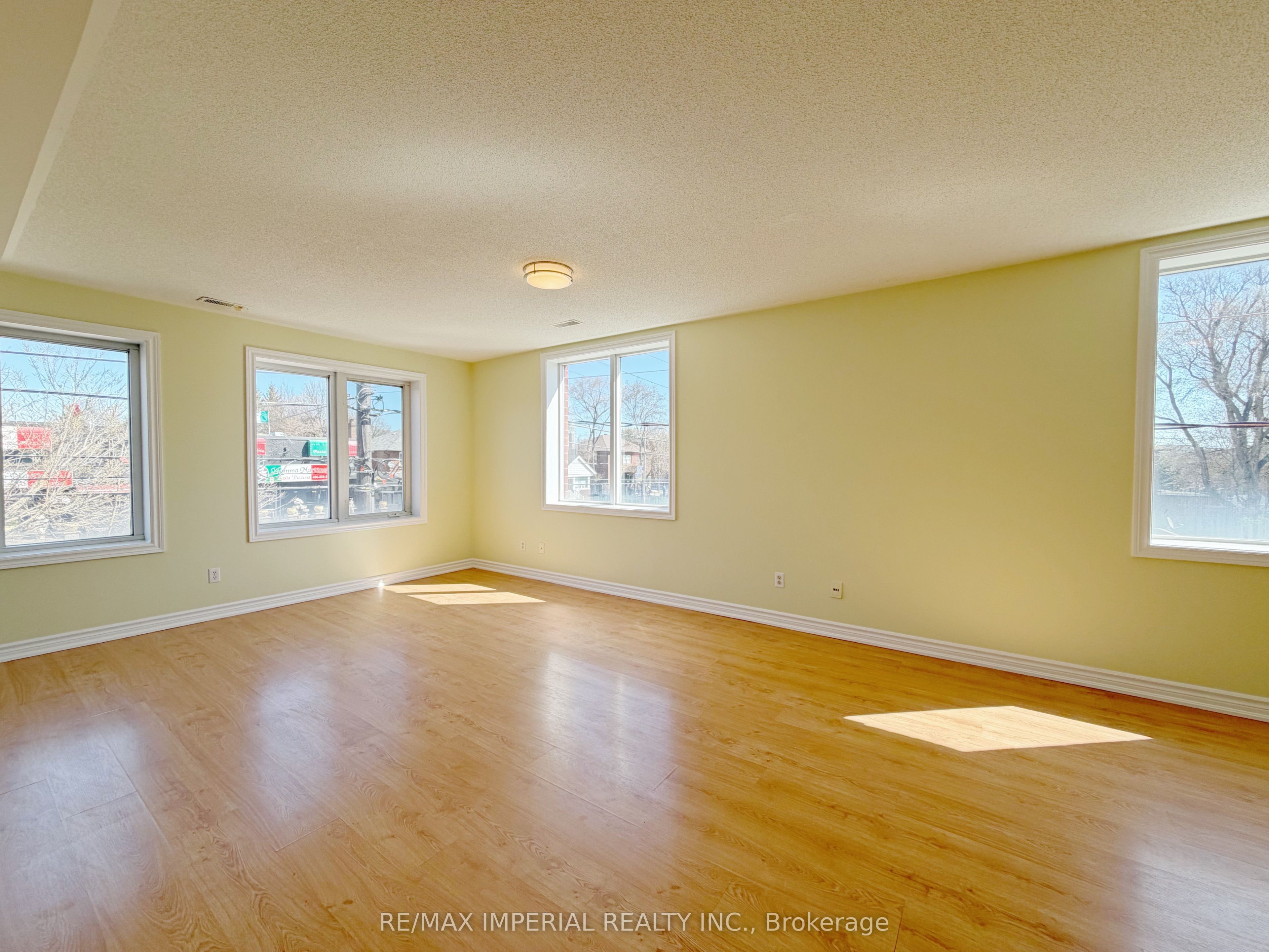 621a The Queensway Property Photo 2
