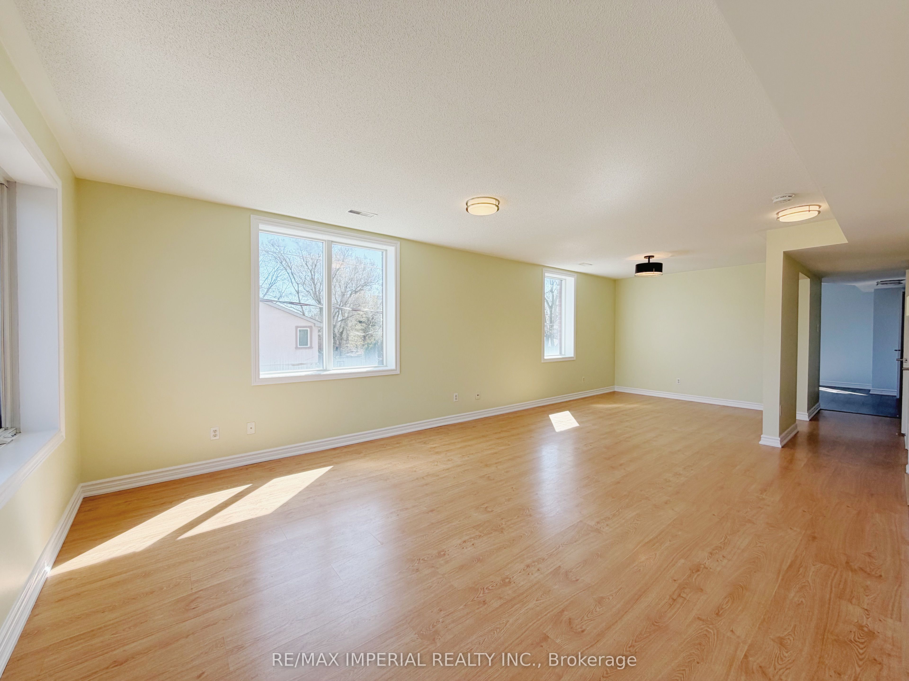 621a The Queensway Property Photo 3