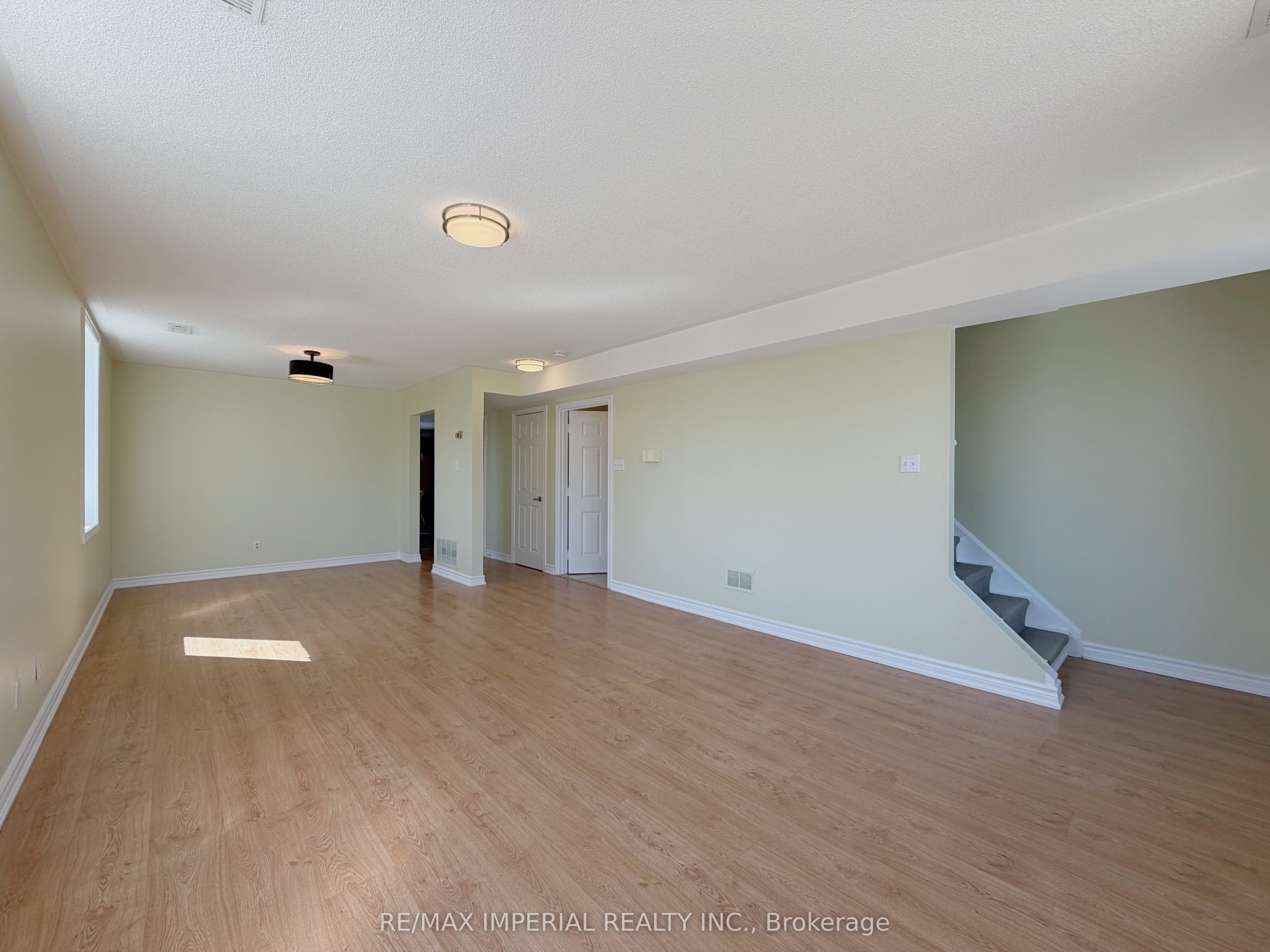 621a The Queensway Property Photo 5