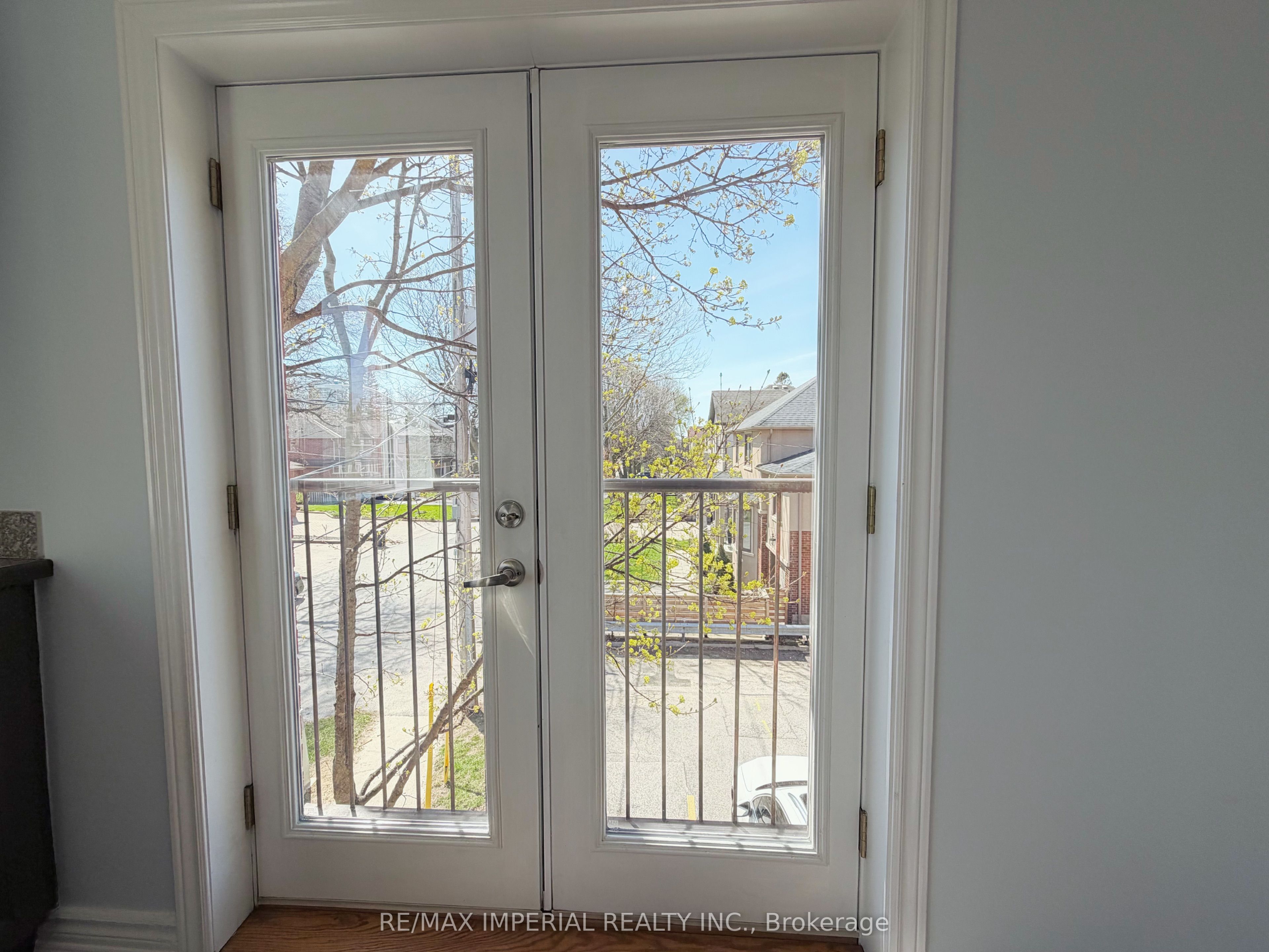 621a The Queensway Property Photo 10