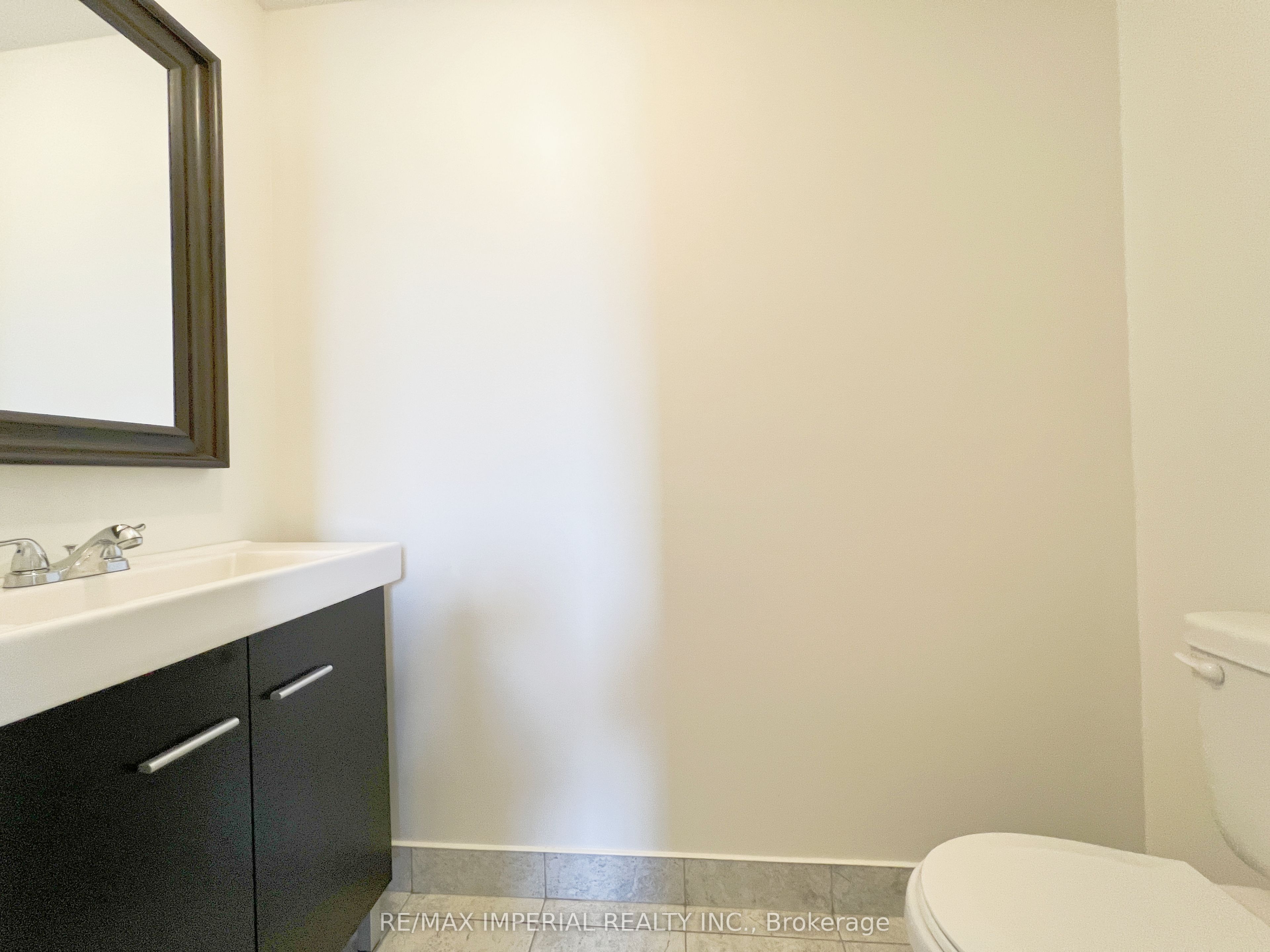 621a The Queensway Property Photo 12