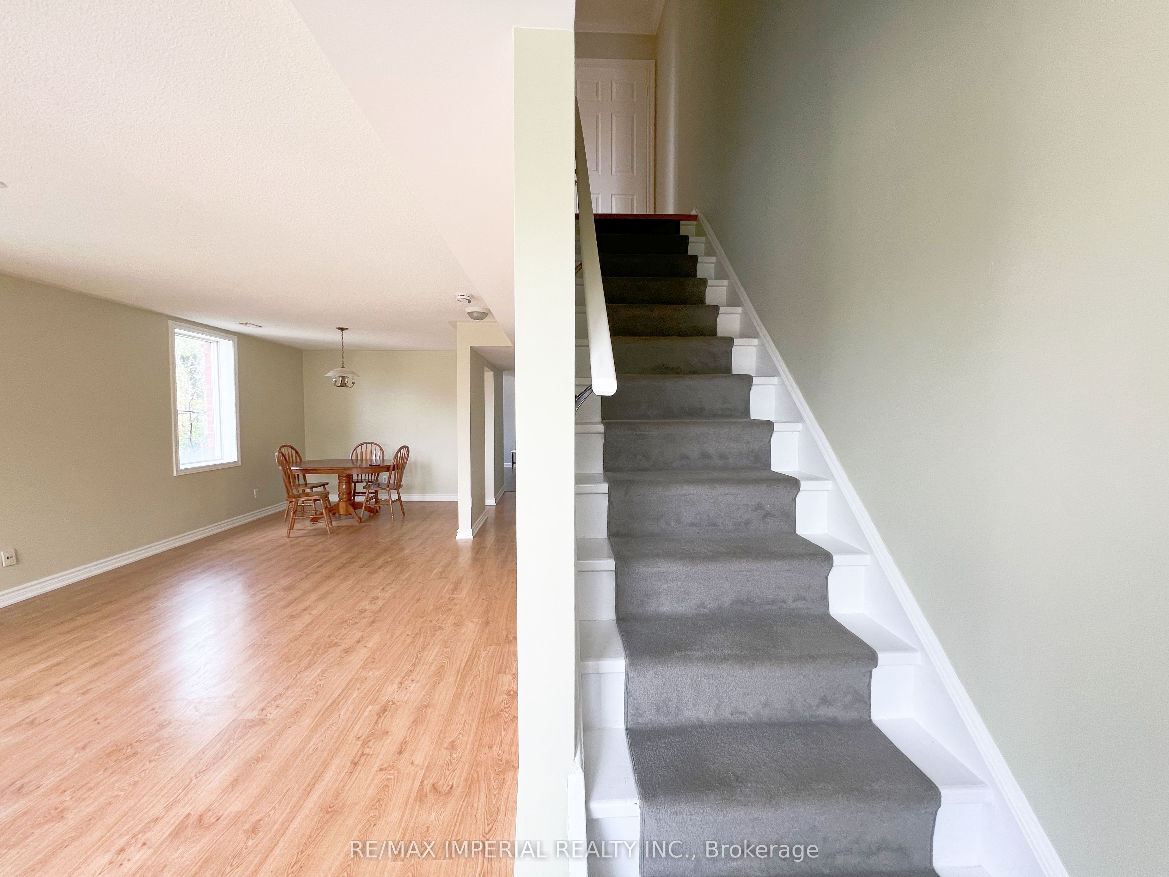 621a The Queensway Property Photo 13