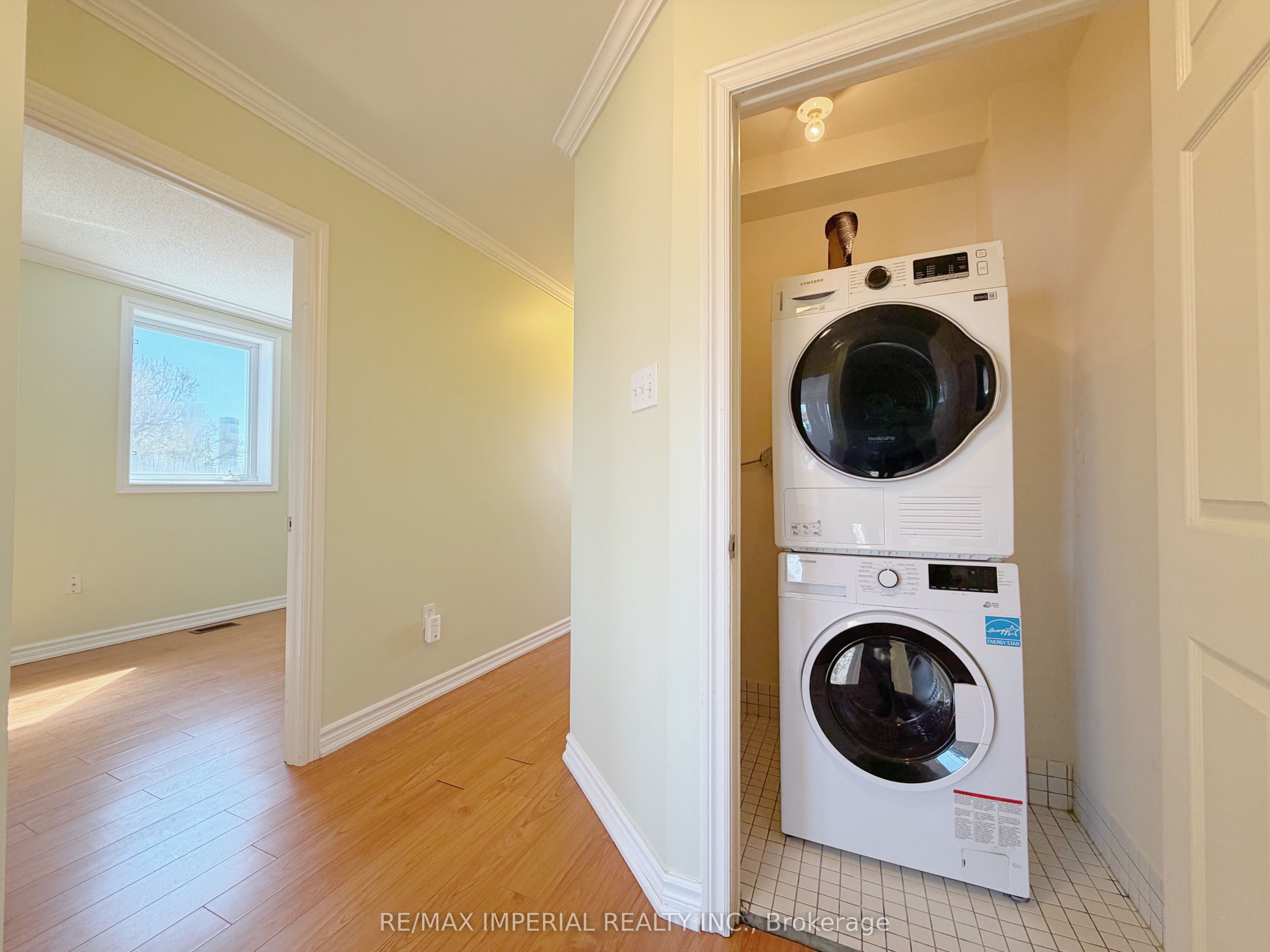 621a The Queensway Property Photo 14