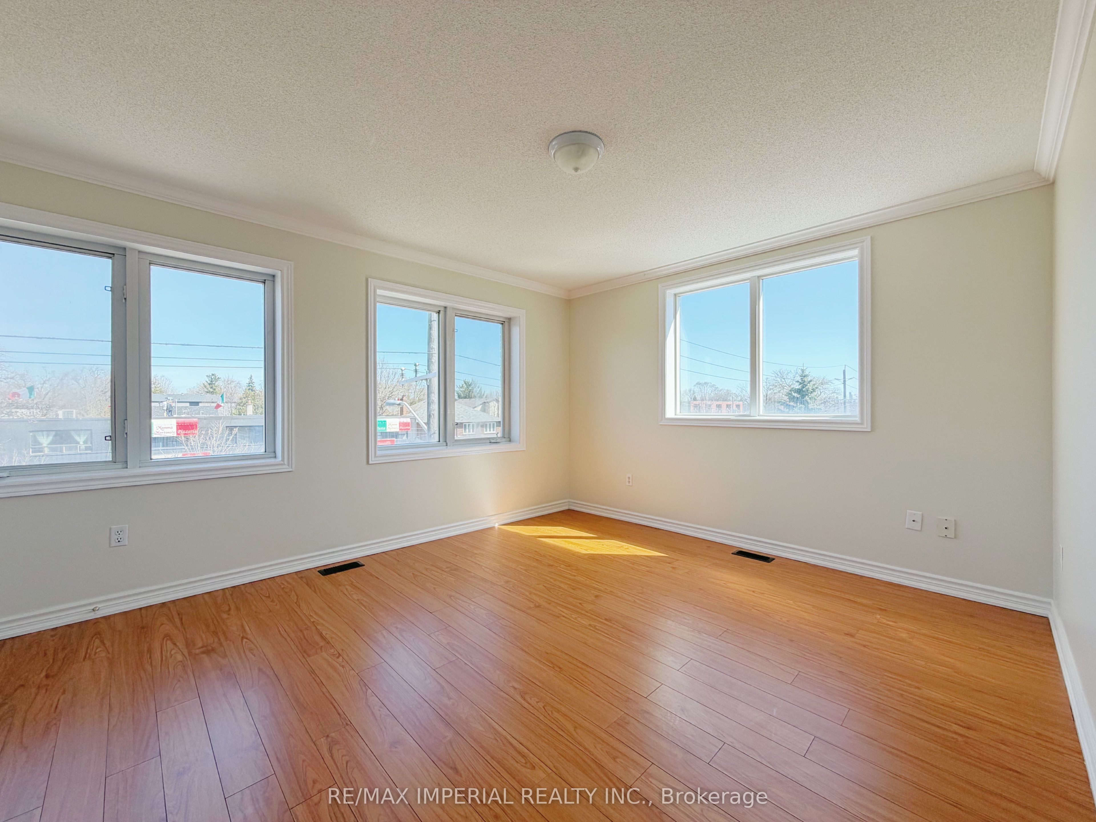 621a The Queensway Property Photo 15