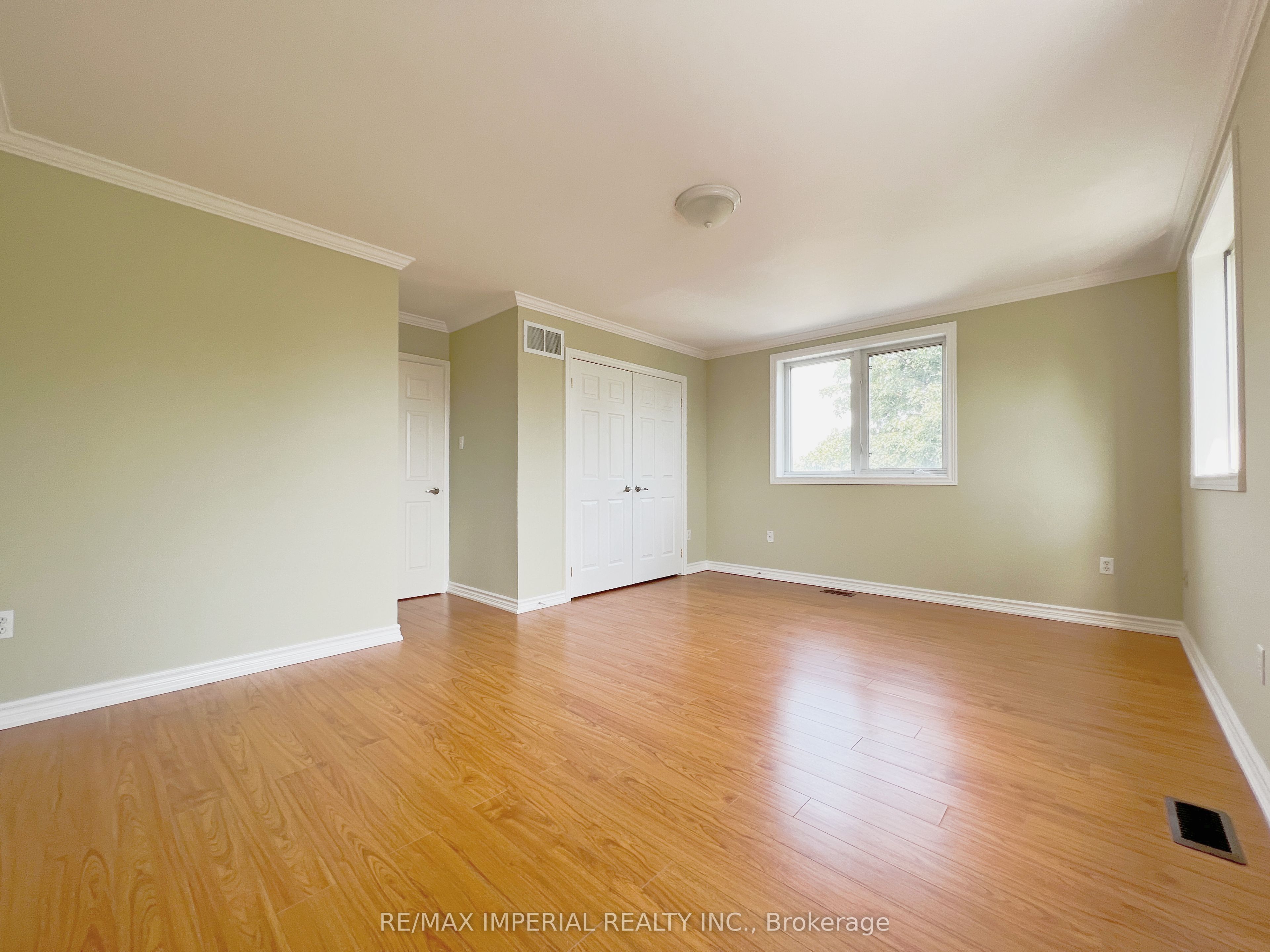 621a The Queensway Property Photo 16