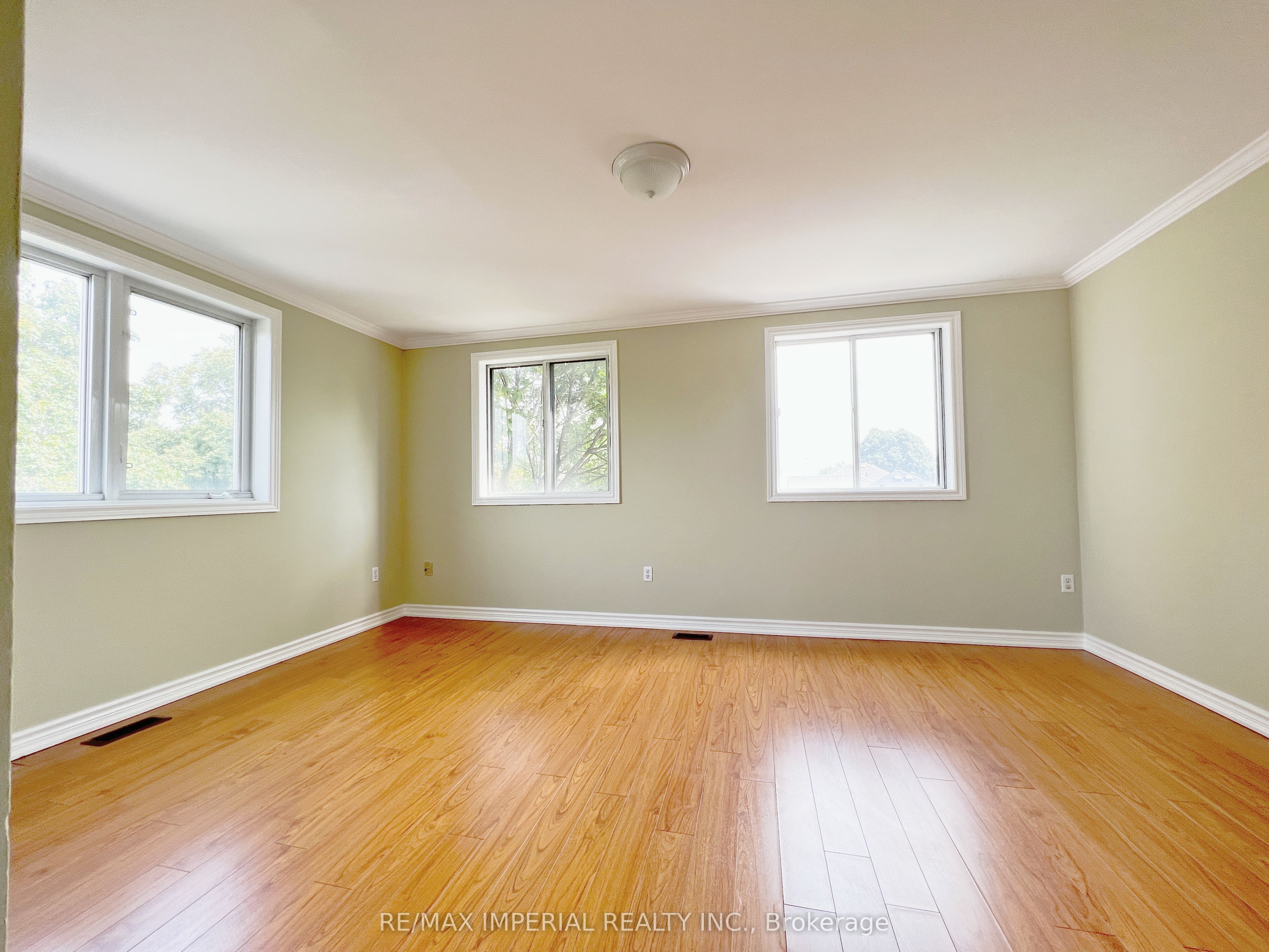 621a The Queensway Property Photo 17