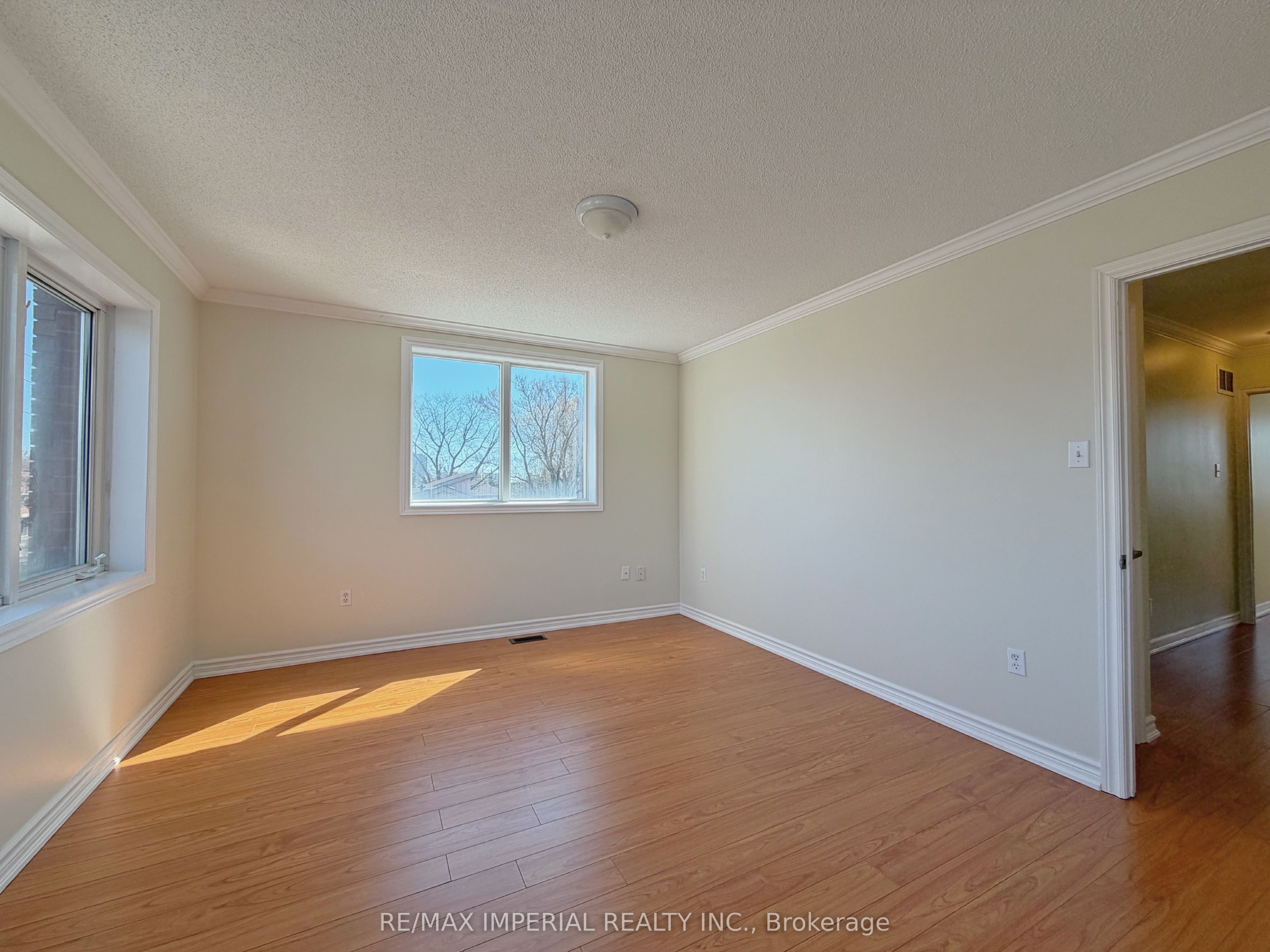 621a The Queensway Property Photo 18