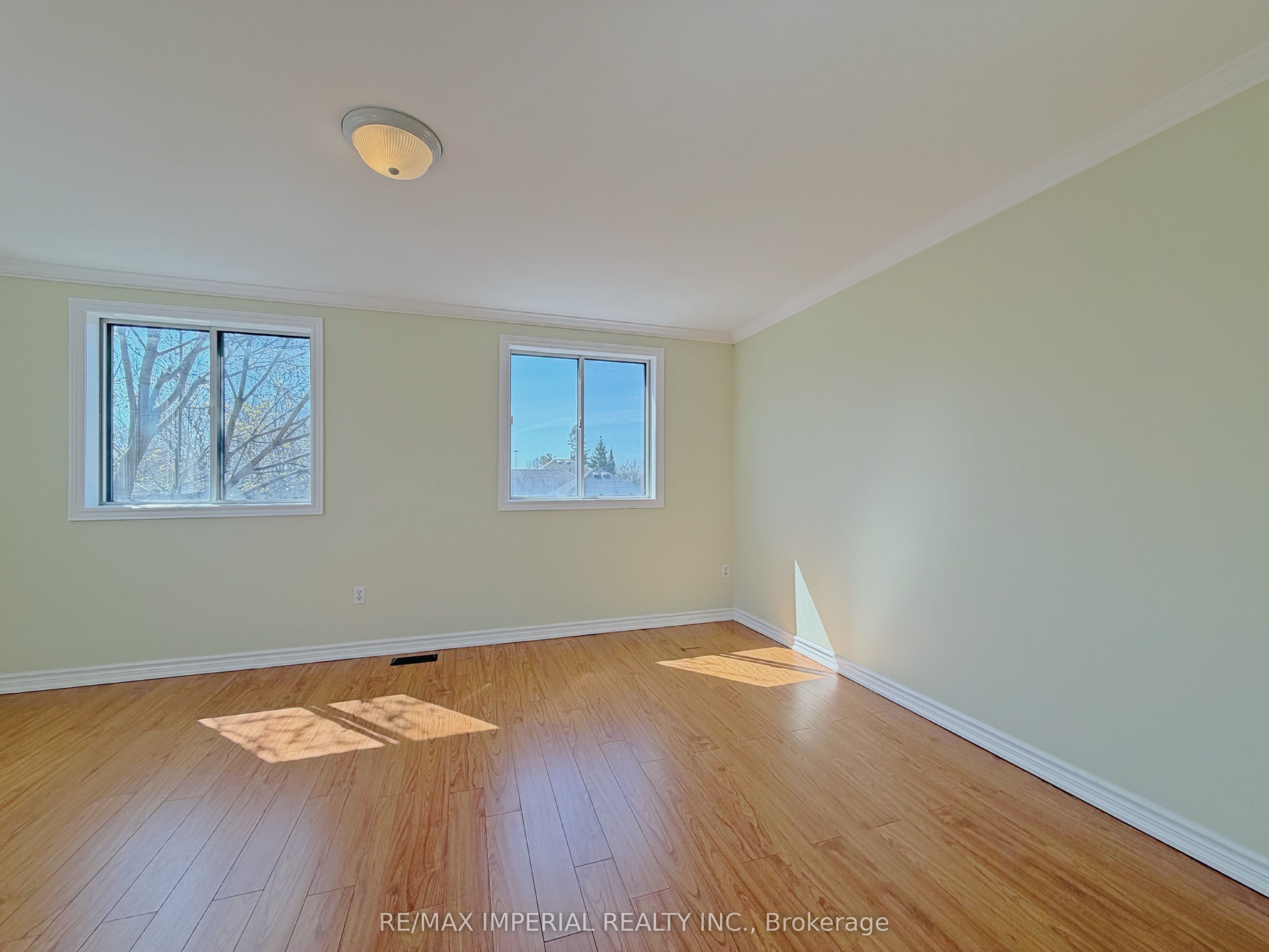621a The Queensway Property Photo 21