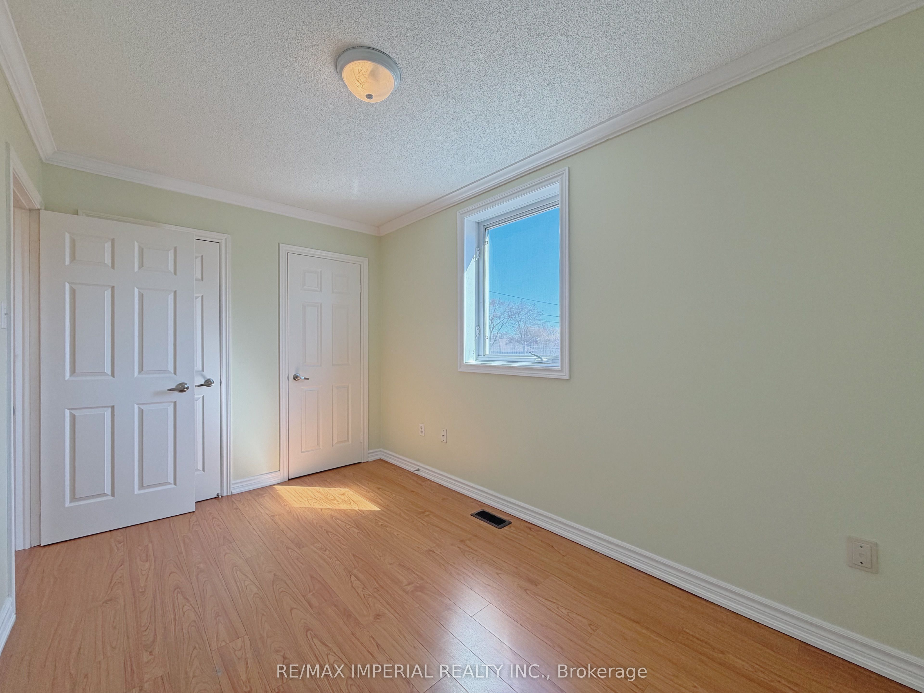 621a The Queensway Property Photo 23