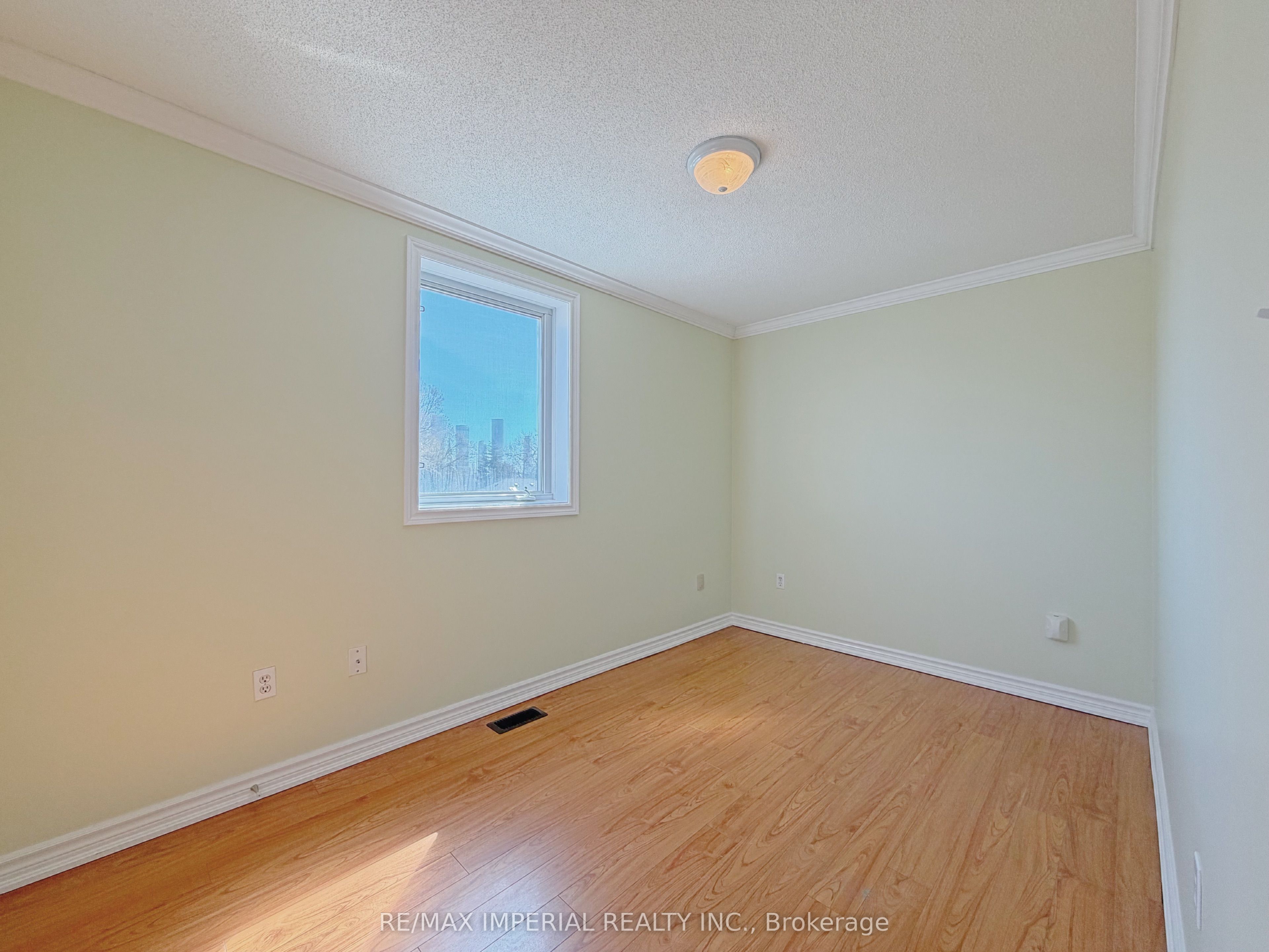 621a The Queensway Property Photo 24