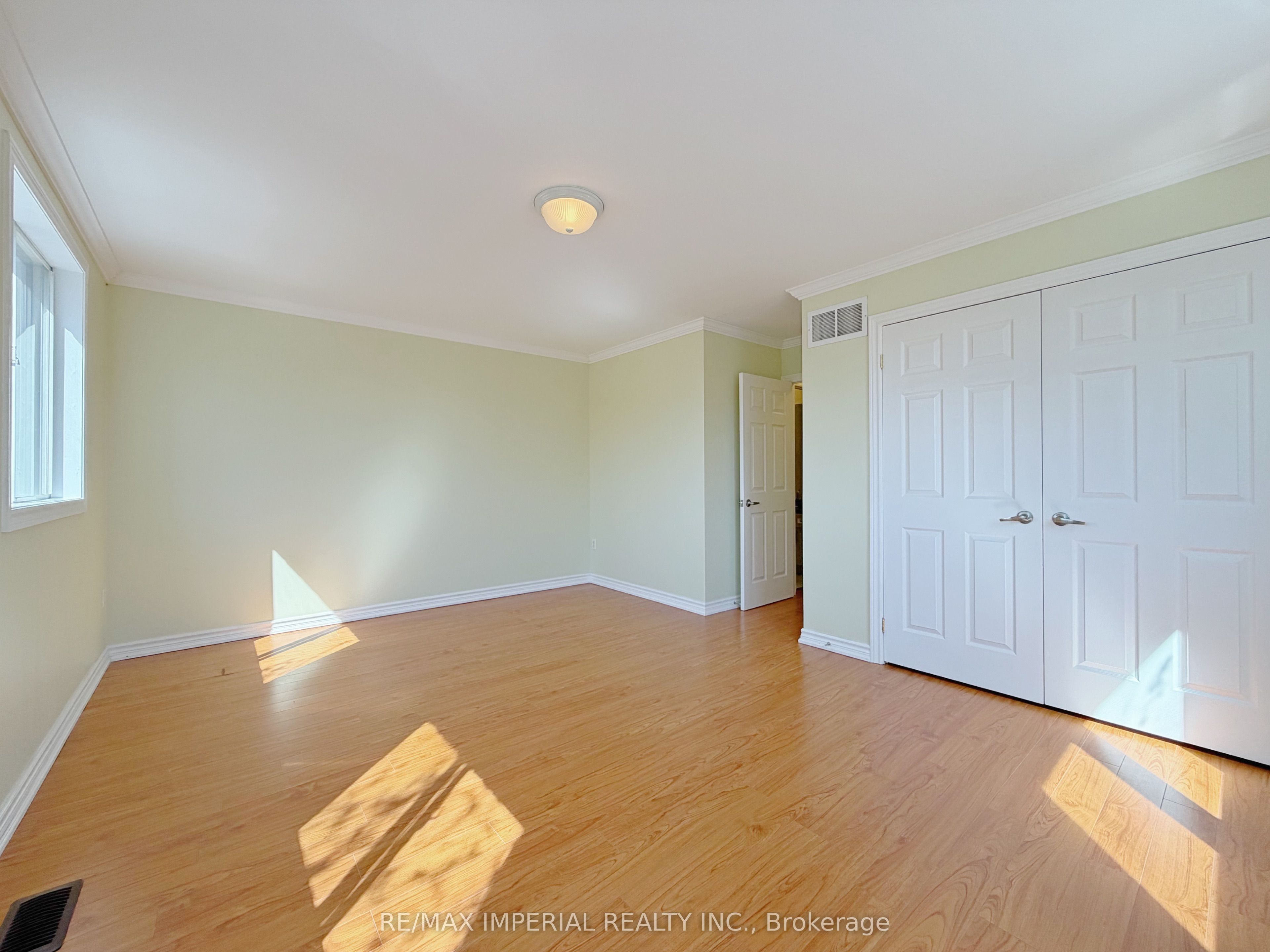 621a The Queensway Property Photo 25