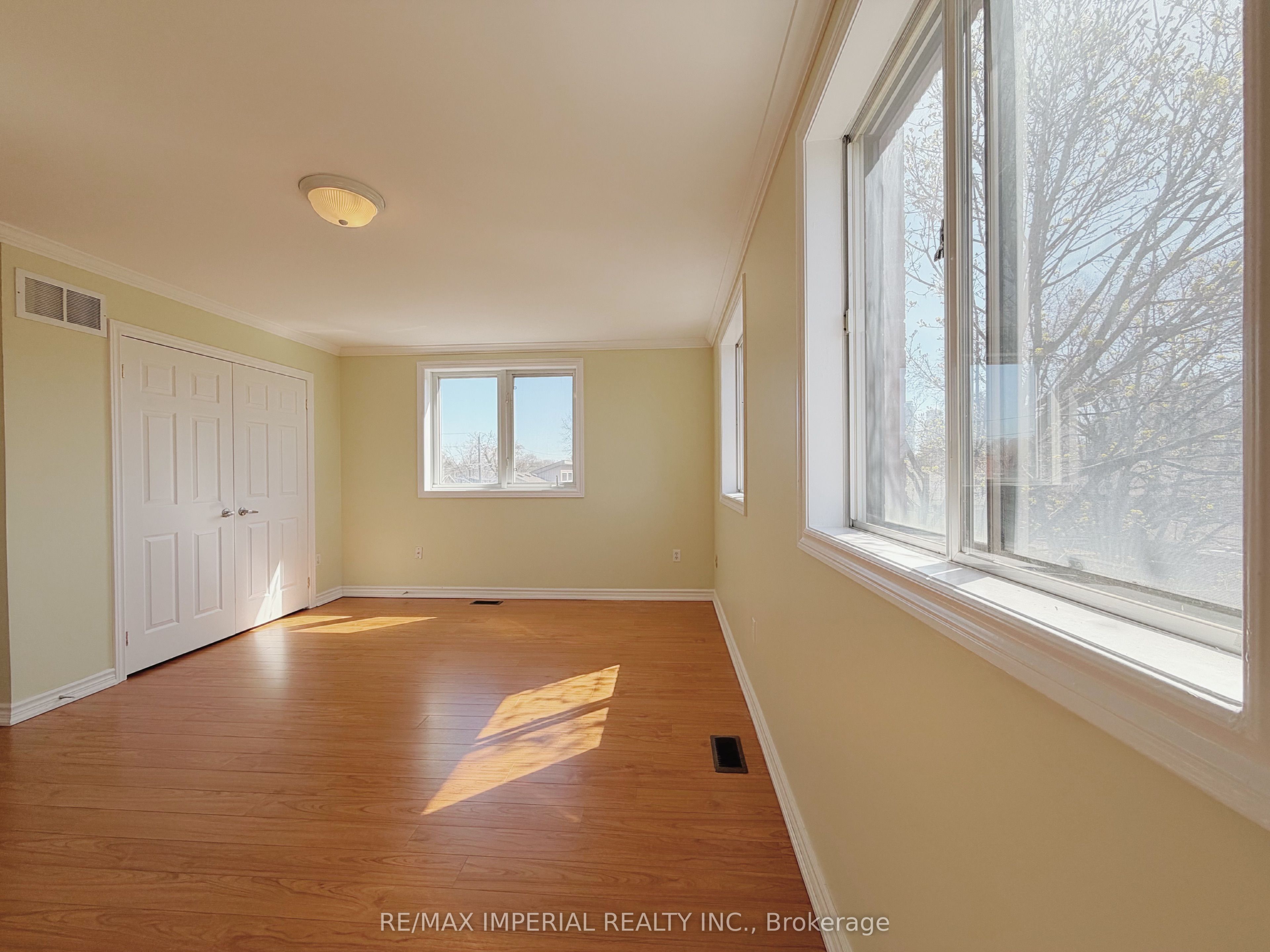 621a The Queensway Property Photo 26