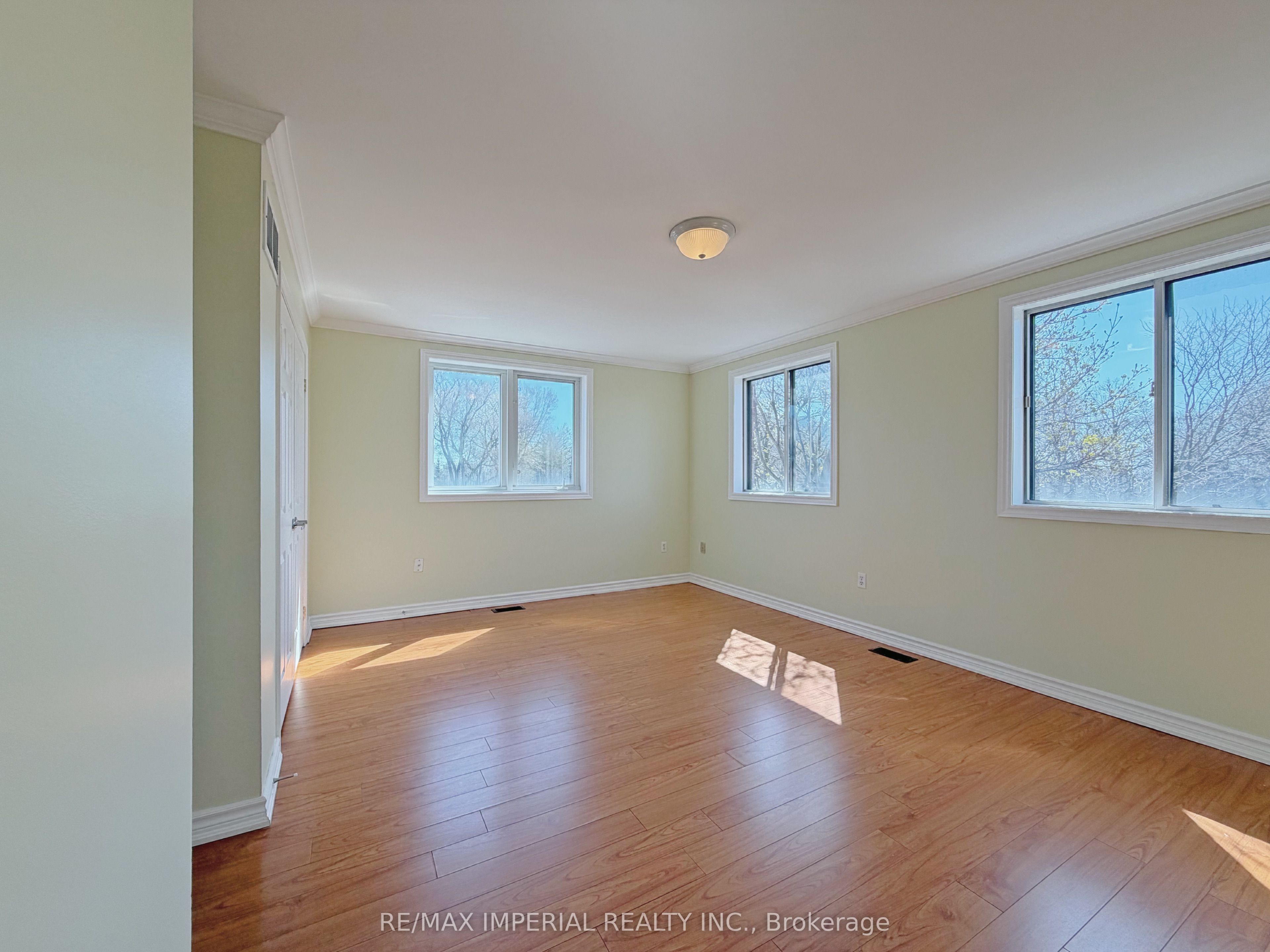 621a The Queensway Property Photo 27