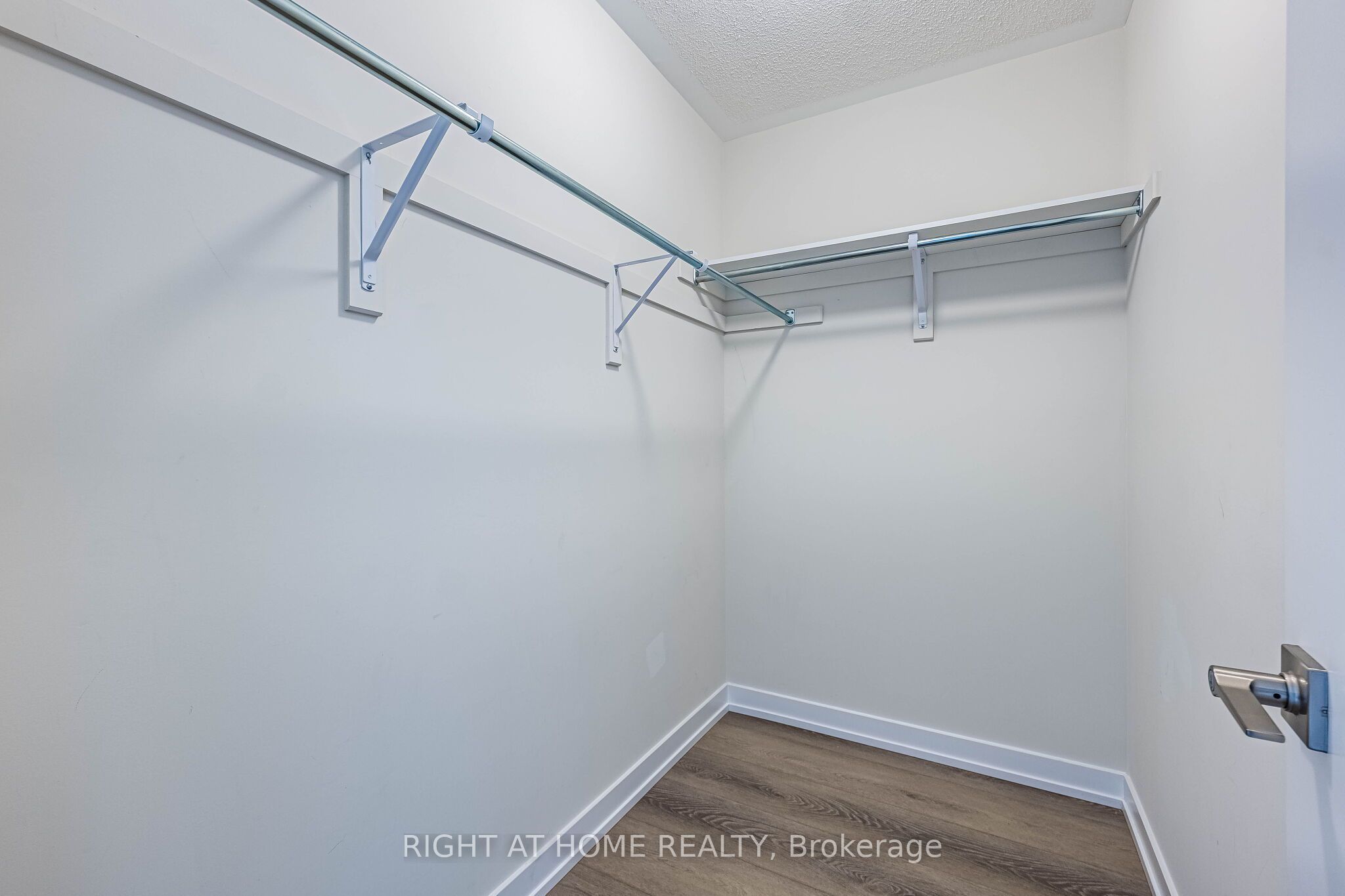1330 Shevchenko Boulevard Property Photo 15