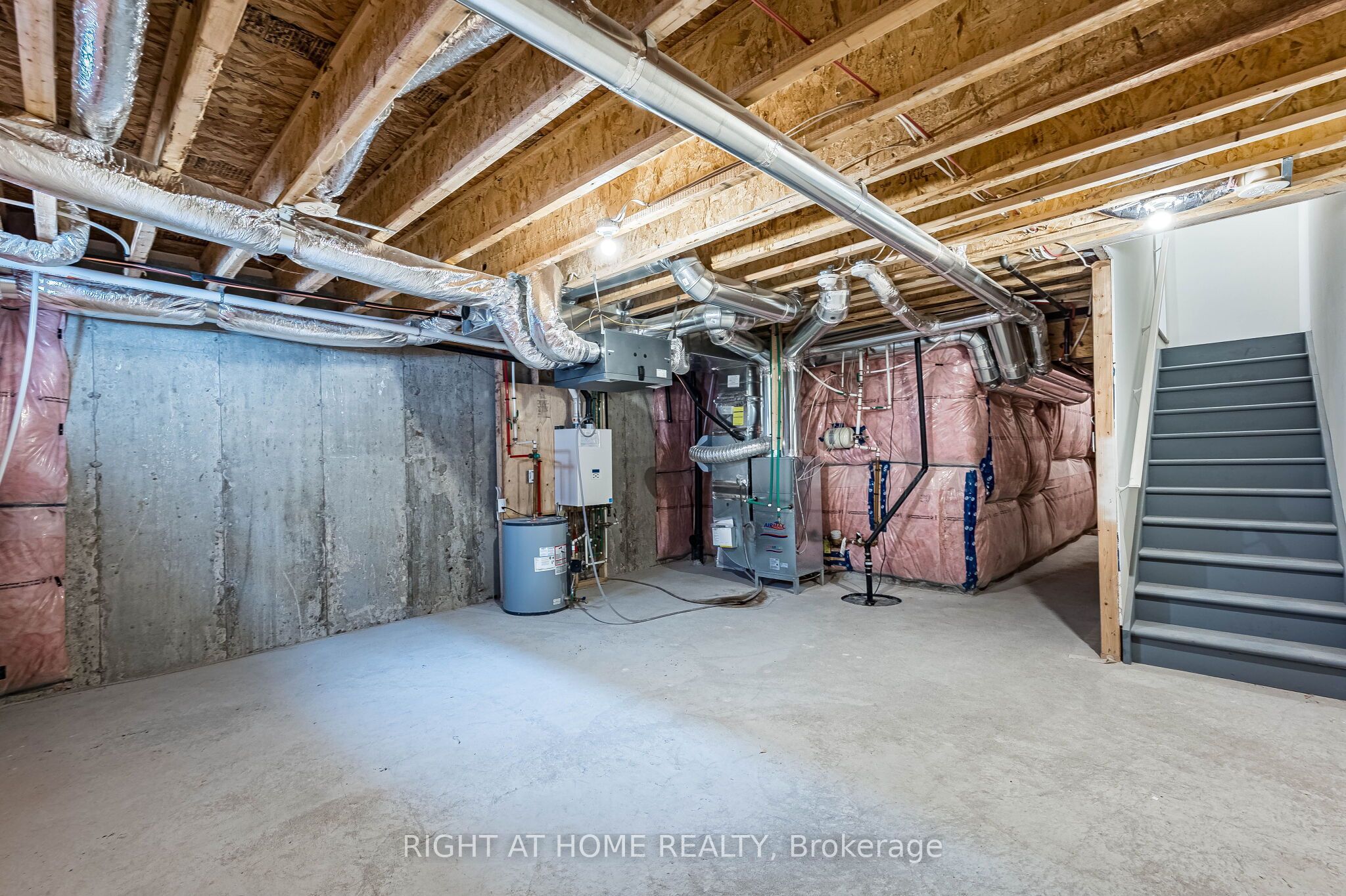 1330 Shevchenko Boulevard Property Photo 25