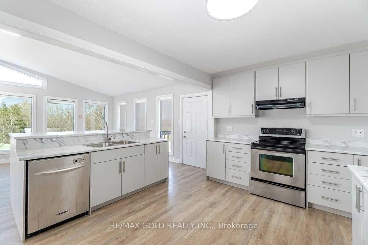9383 Eighth Line Property Photo 2