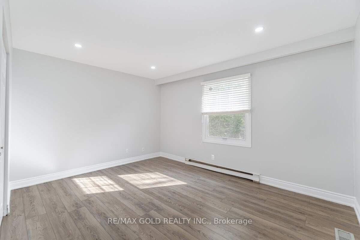 9383 Eighth Line Property Photo 11