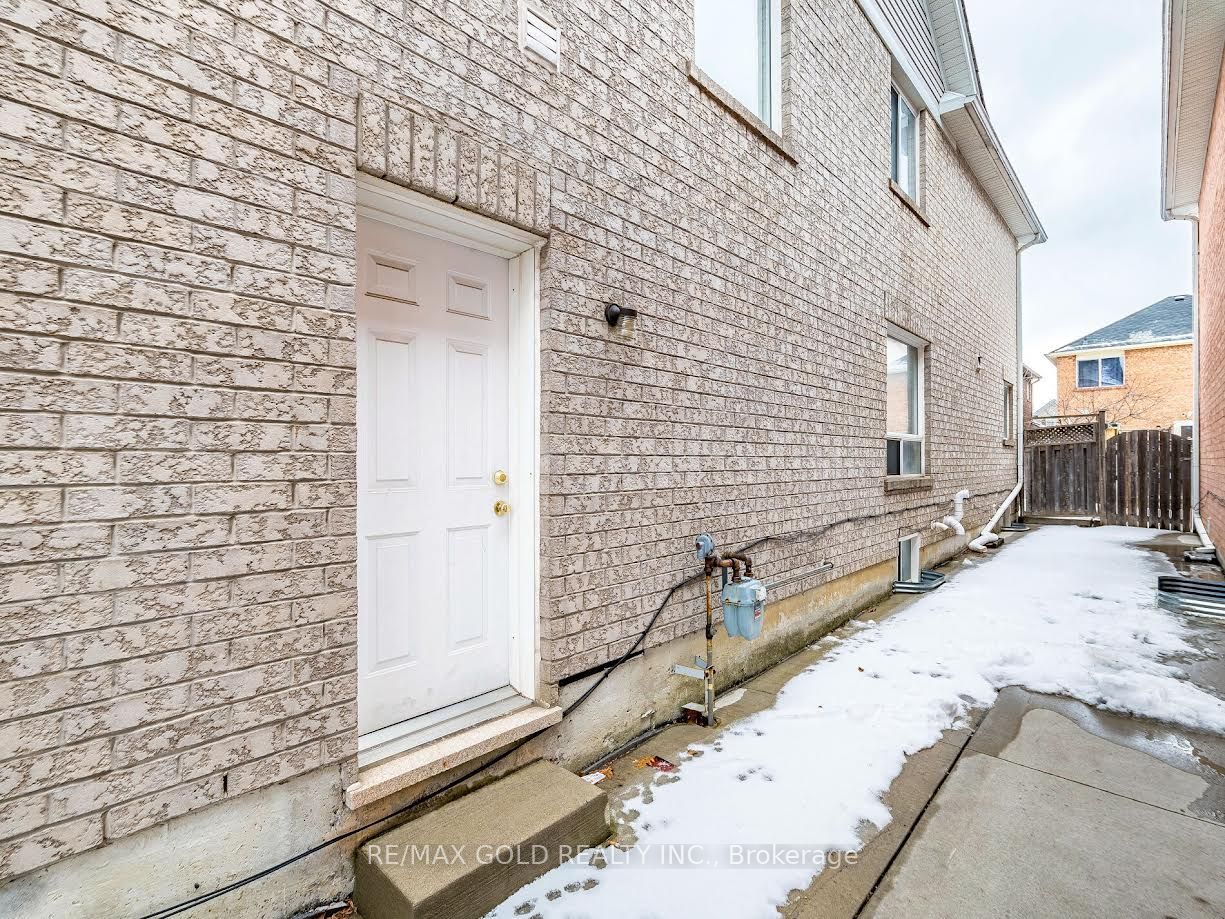 42 Zimmer Street Basement Property Photo 2