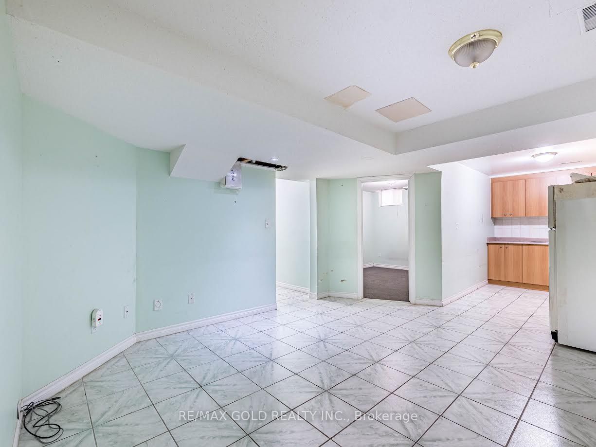 42 Zimmer Street Basement Property Photo 4