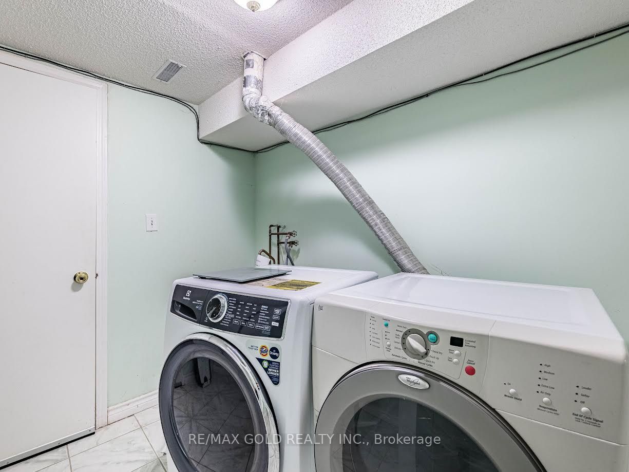 42 Zimmer Street Basement Property Photo 6