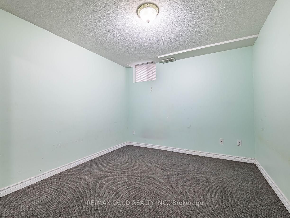 42 Zimmer Street Basement Property Photo 8