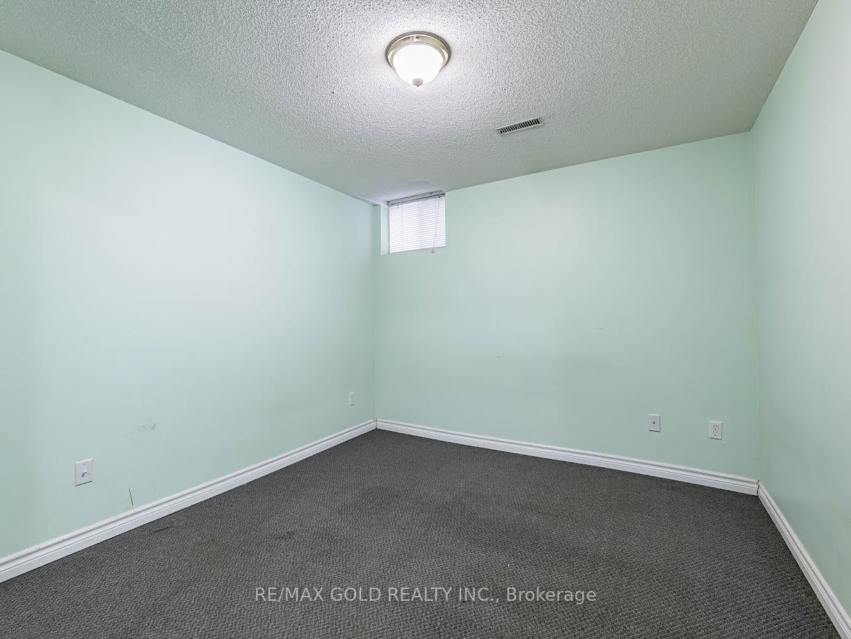 42 Zimmer Street Basement Property Photo 9