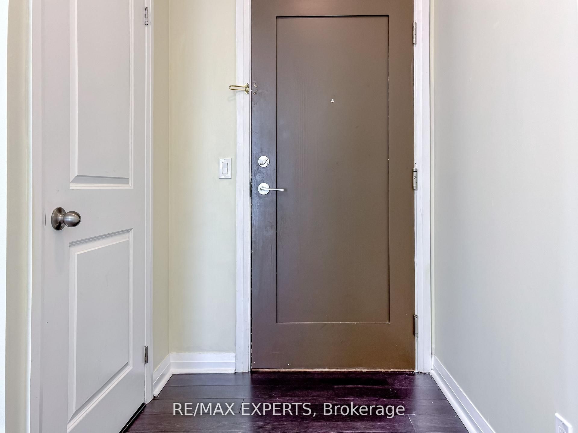 55 Eglinton Avenue W 504 Property Photo 11