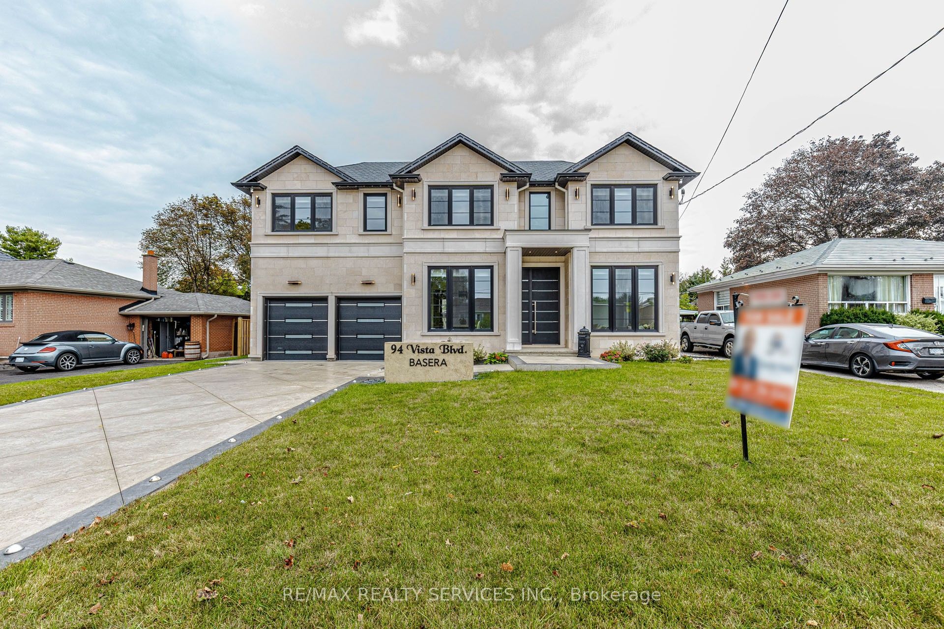 94 Vista Boulevard Property Photo 1