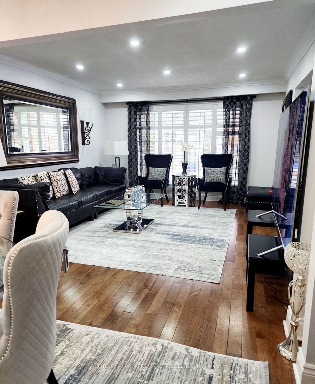 3 Blackthorn Lane E Property Photo 5