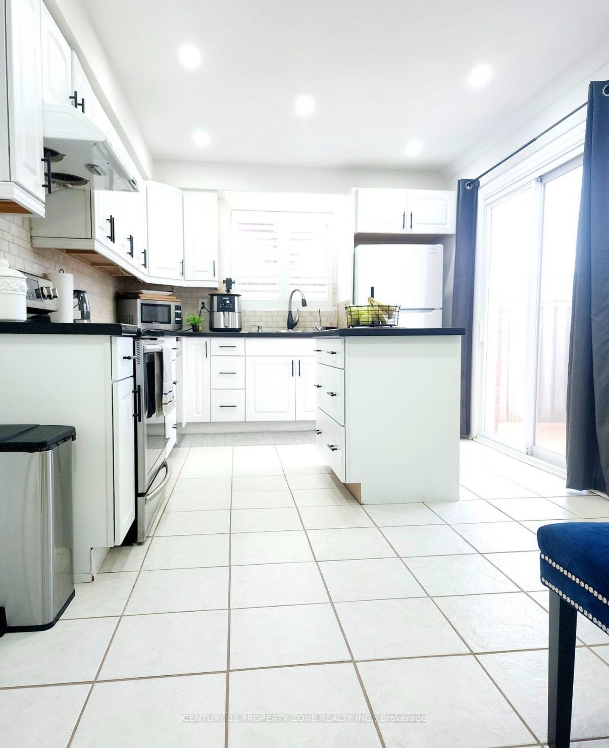 3 Blackthorn Lane E Property Photo 7