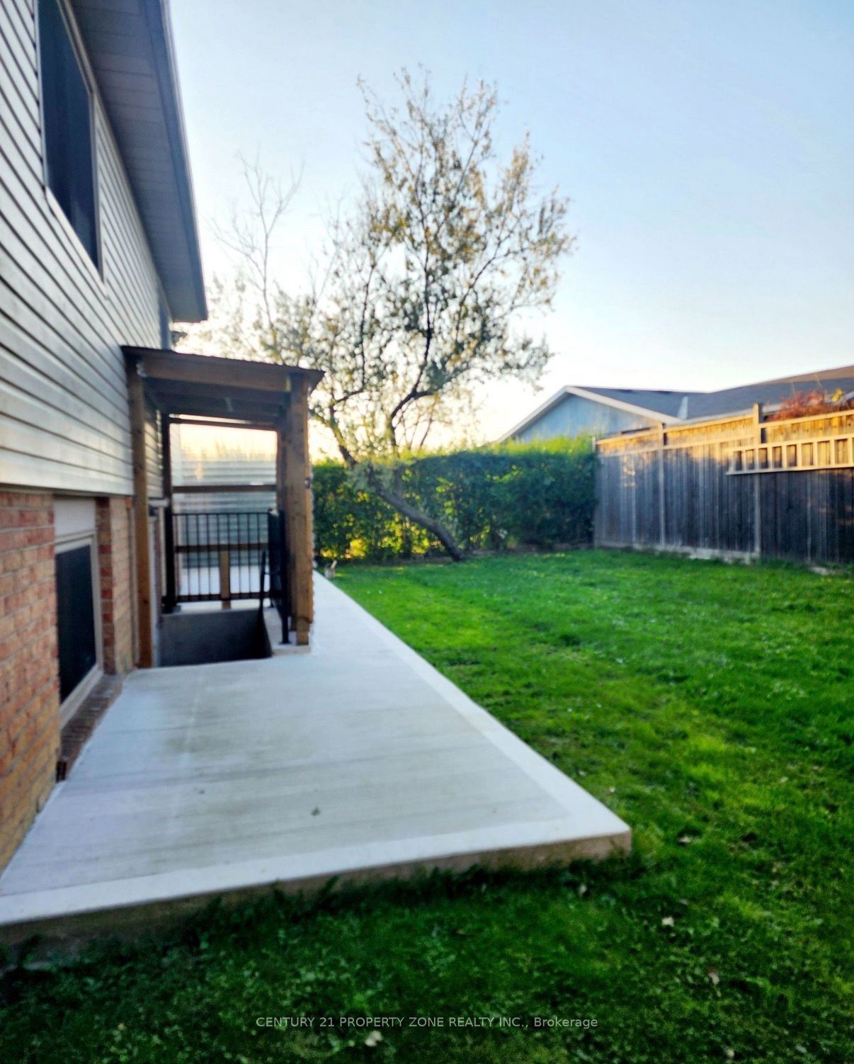 3 Blackthorn Lane E Property Photo 15