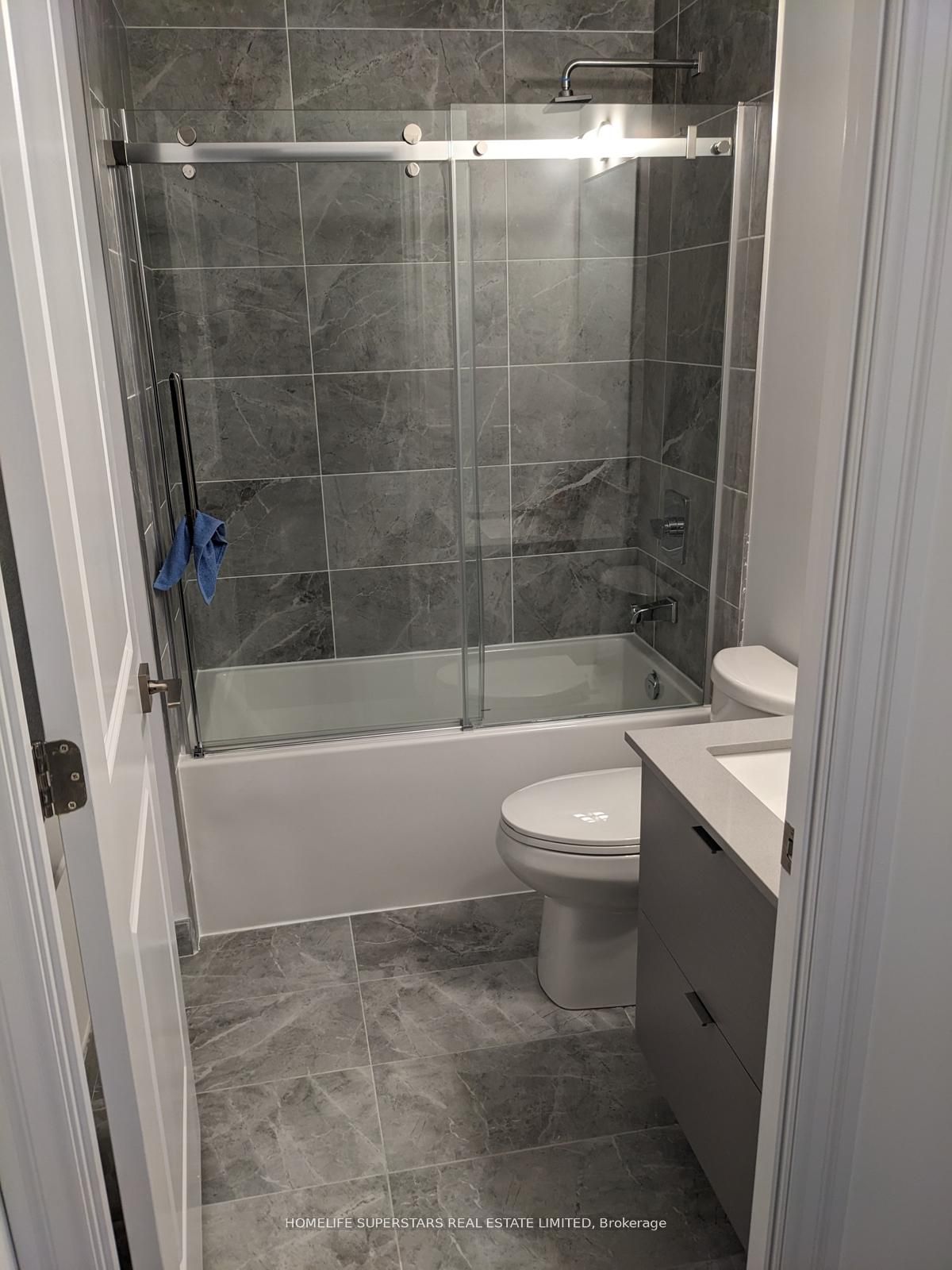 30 Elm Drive W 2110 Property Photo 4
