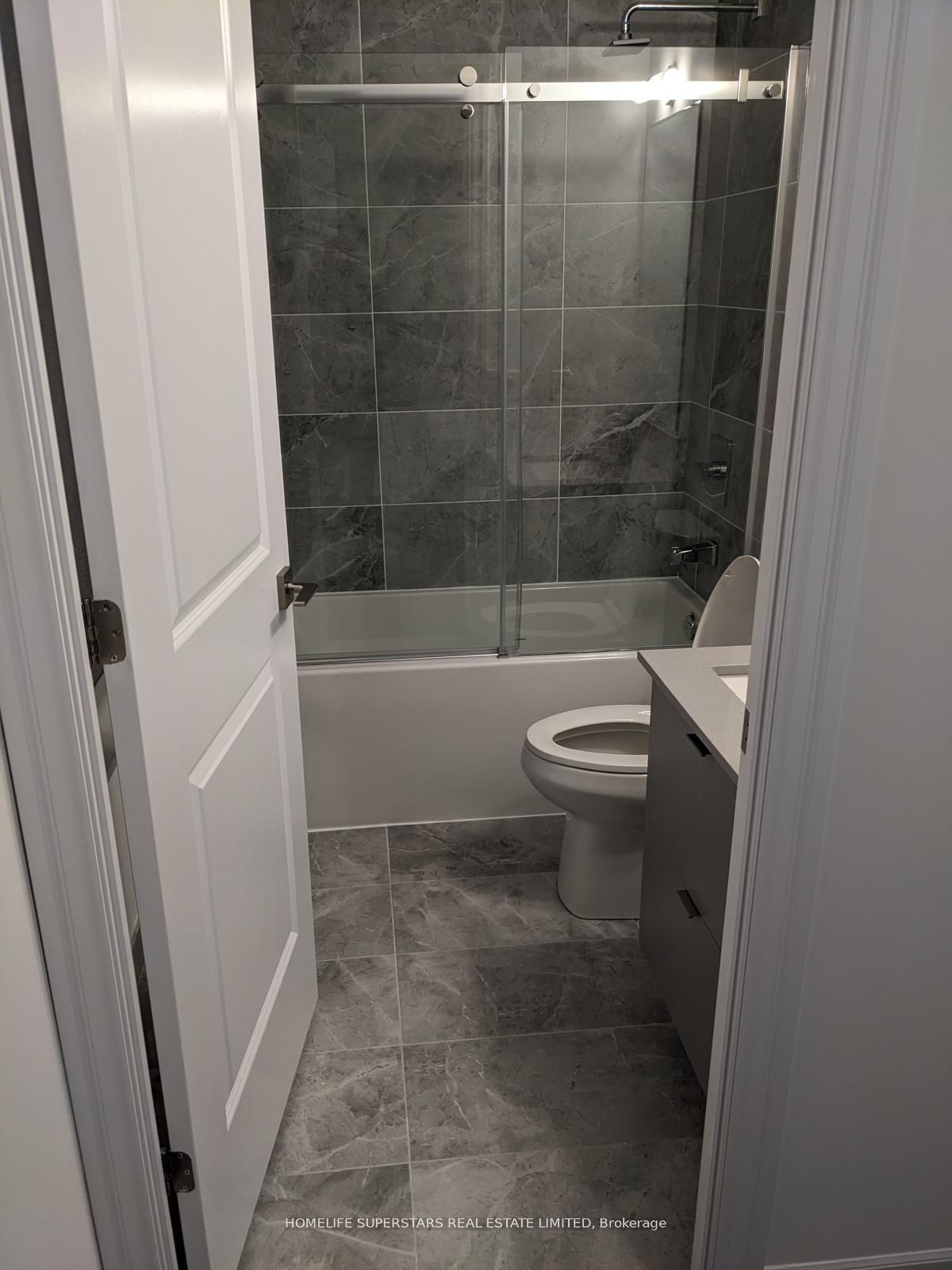 30 Elm Drive W 2110 Property Photo 10