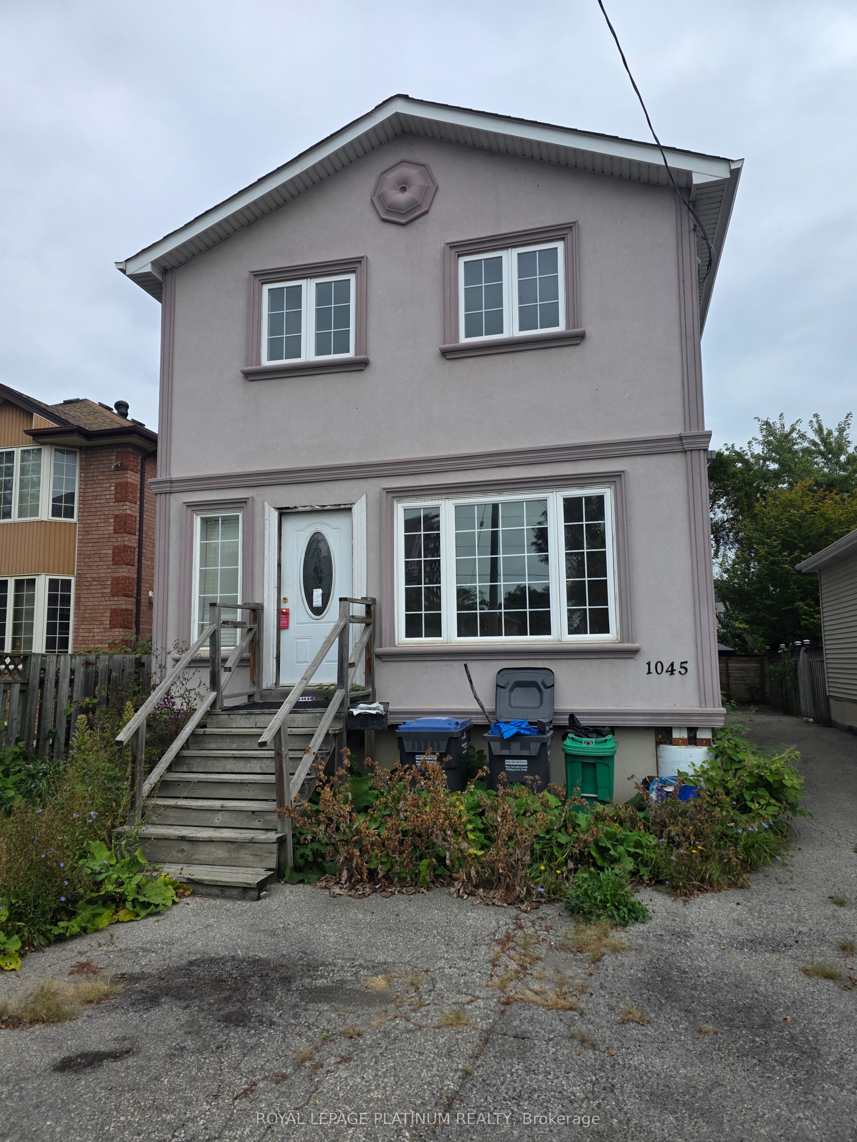 1045 Cawthra Road Property Photo 1