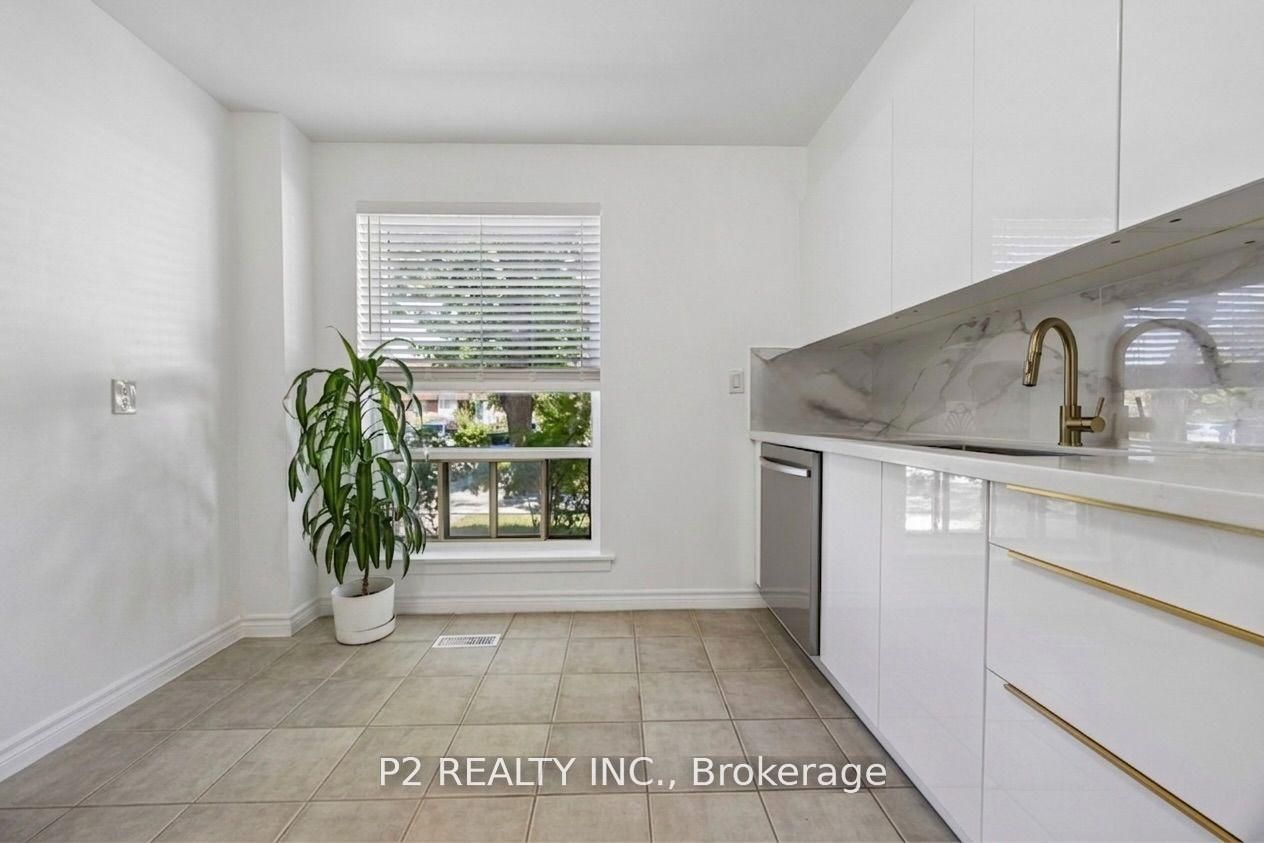 22-25 Gosford Boulevard N 22 Property Photo 2