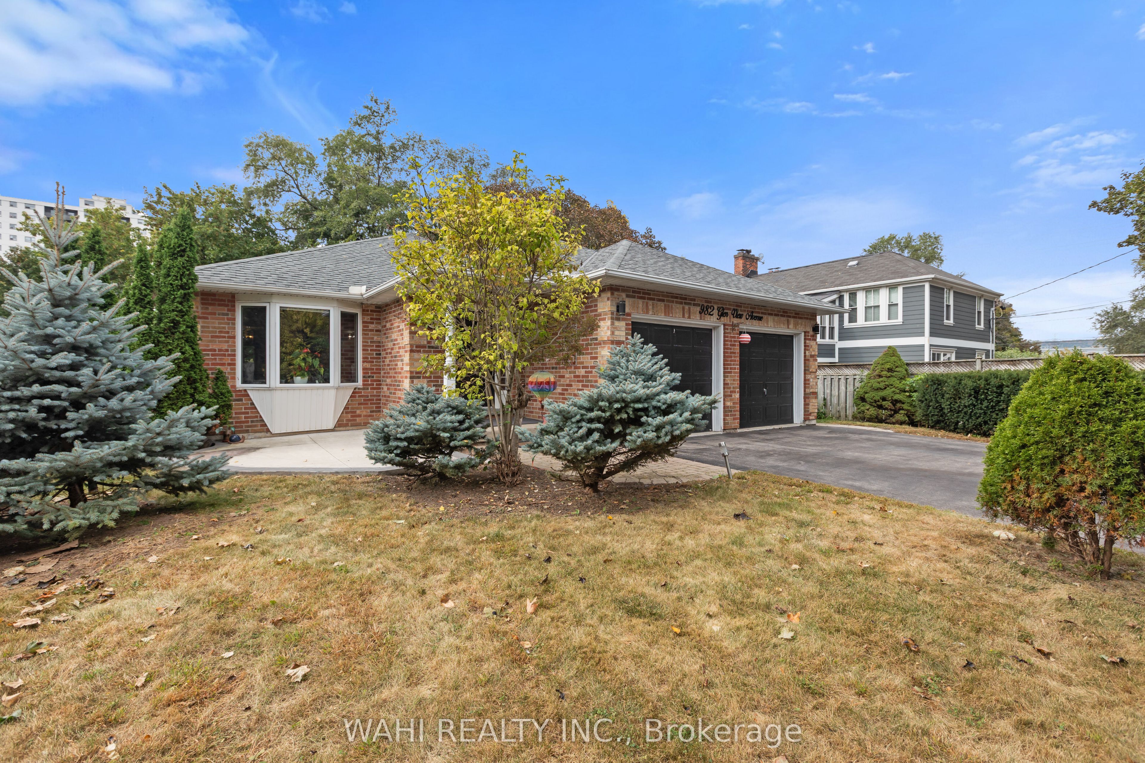 982 Glen View Avenue Property Photo 2