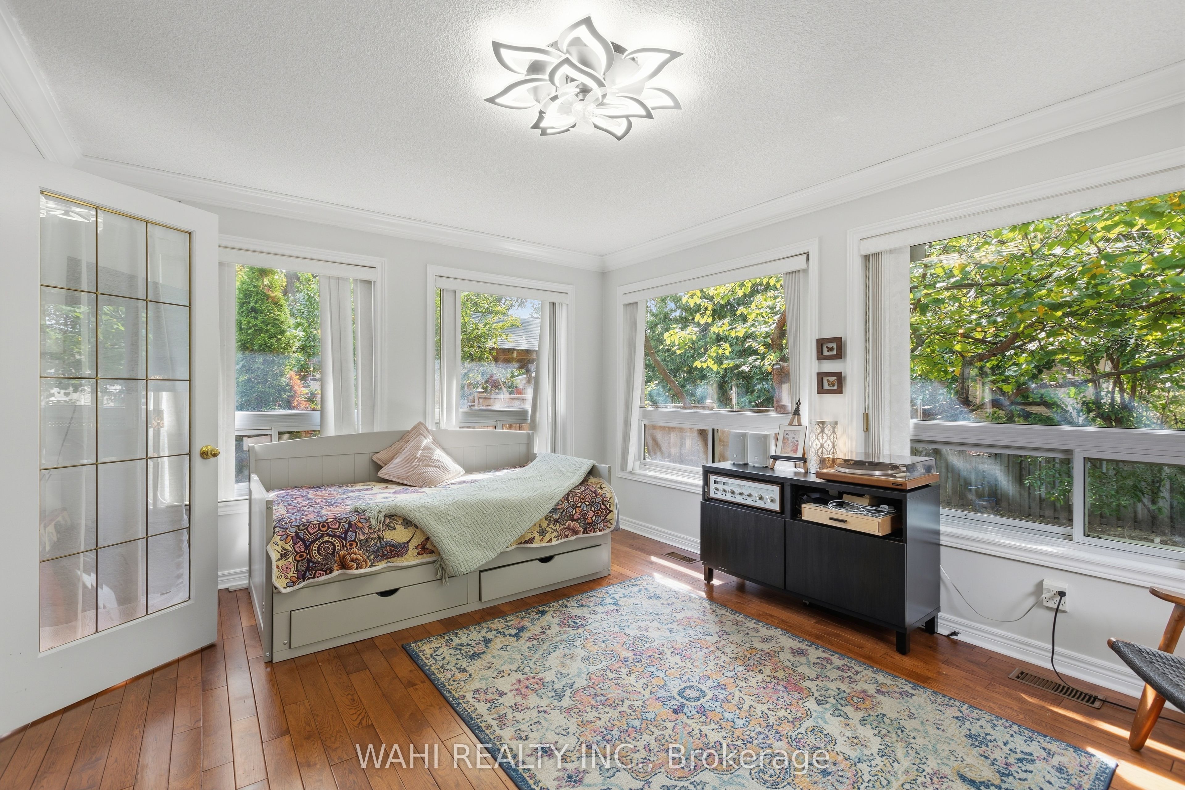 982 Glen View Avenue Property Photo 19