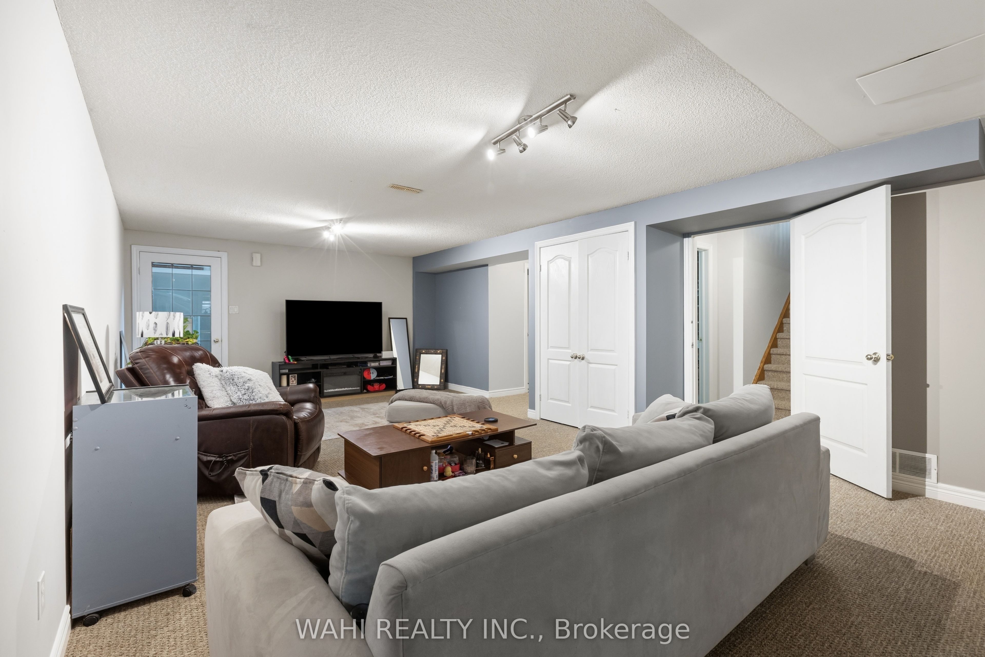 982 Glen View Avenue Property Photo 28