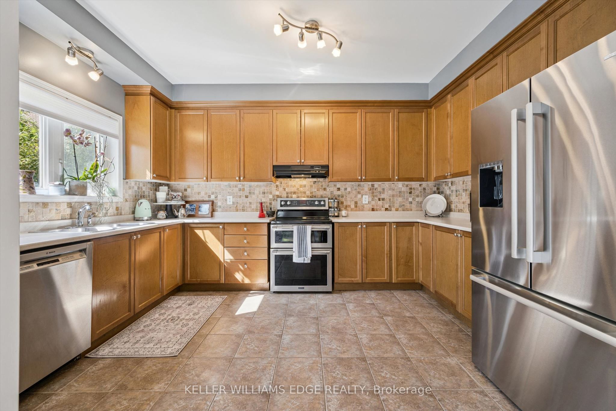 97 Meadowlark Drive N Property Photo 11