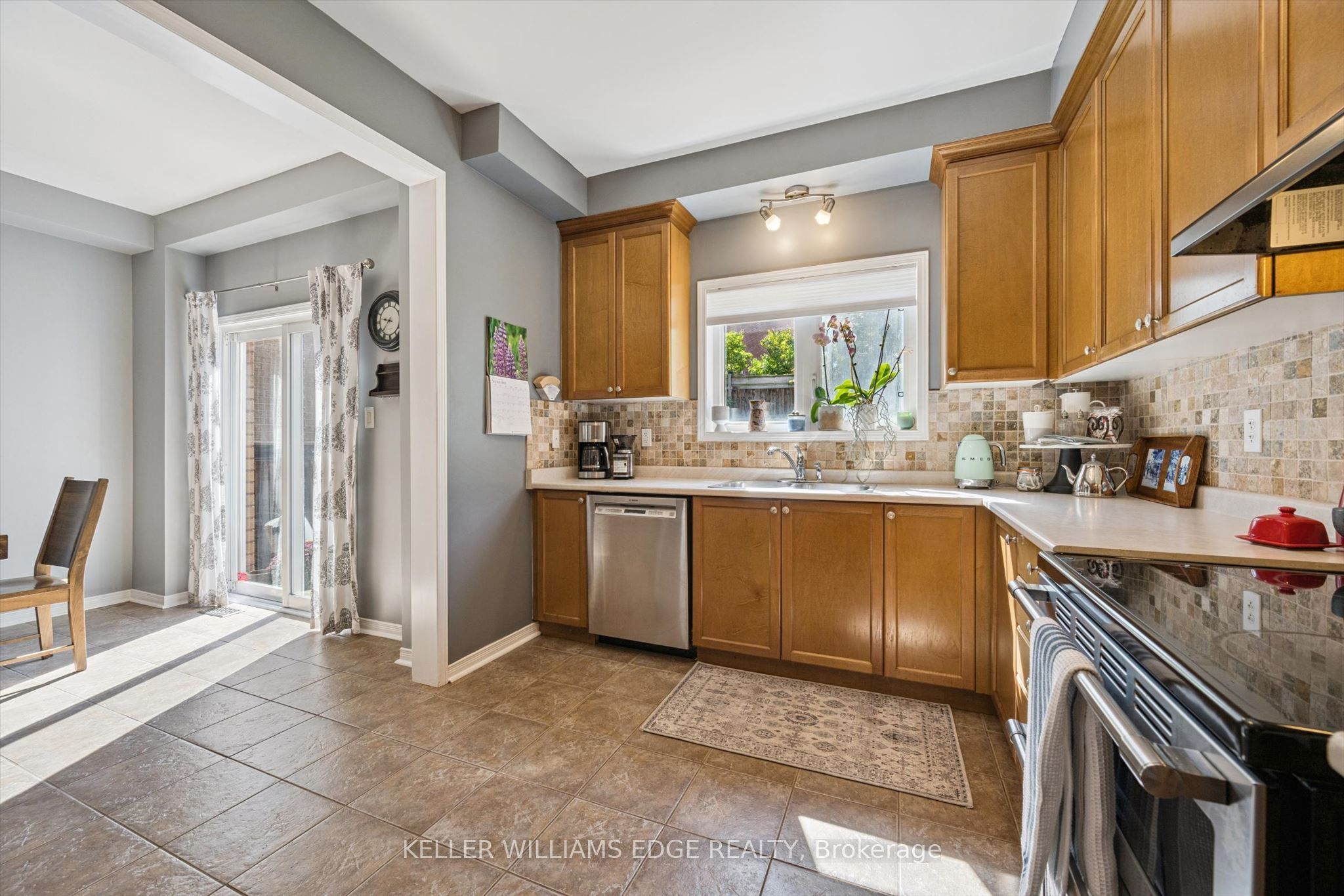 97 Meadowlark Drive N Property Photo 14