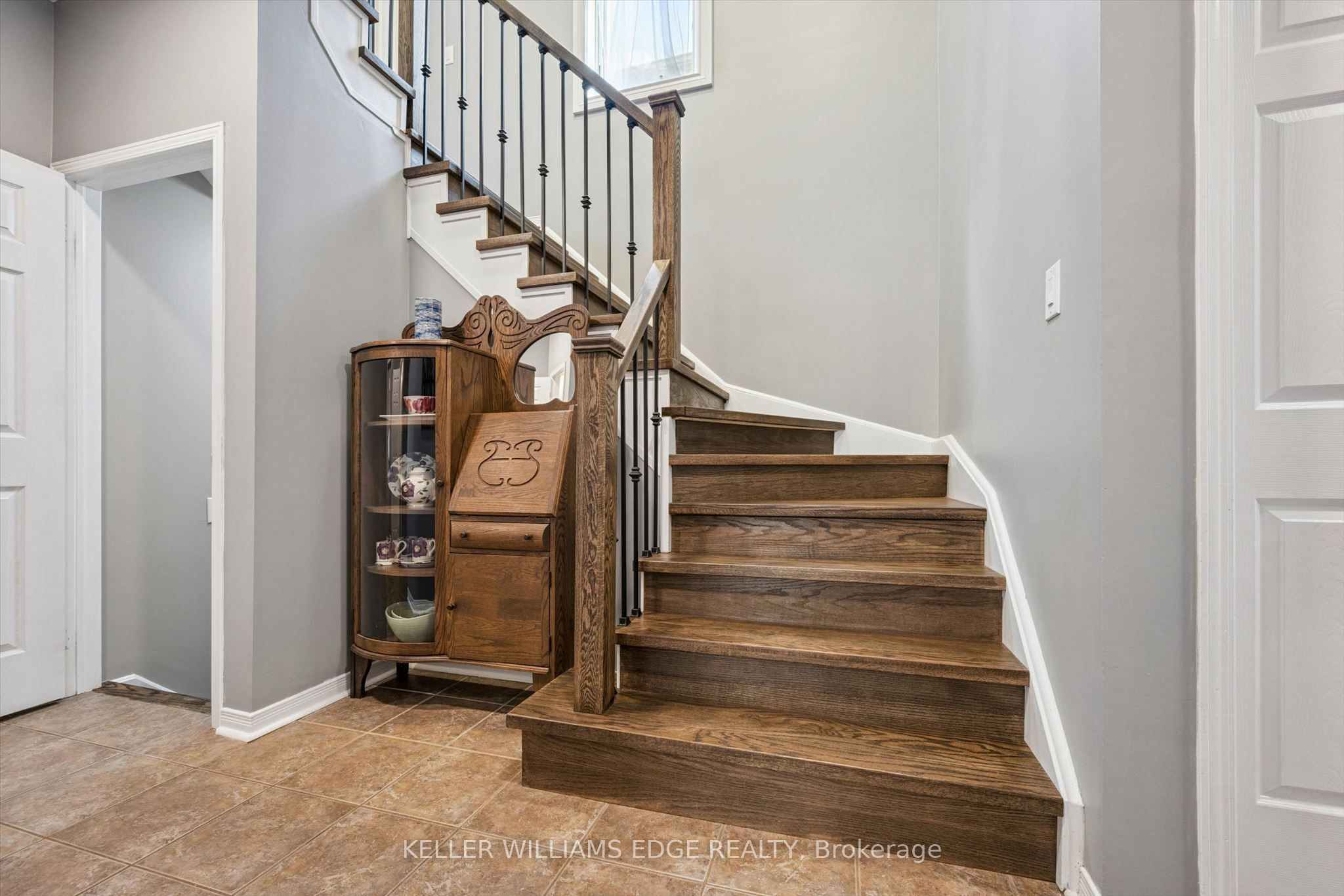 97 Meadowlark Drive N Property Photo 18