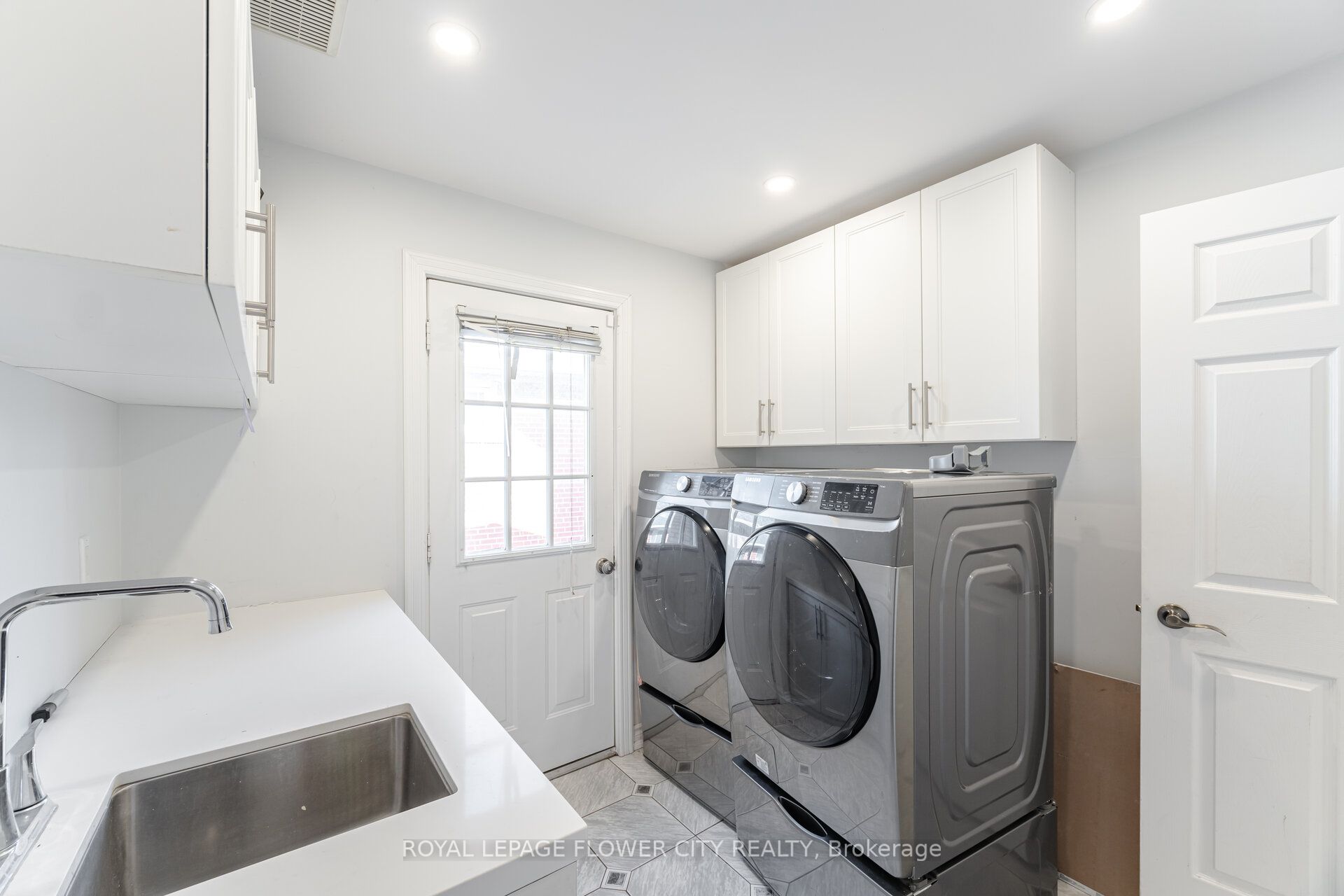 47 Burgby Avenue Property Photo 44