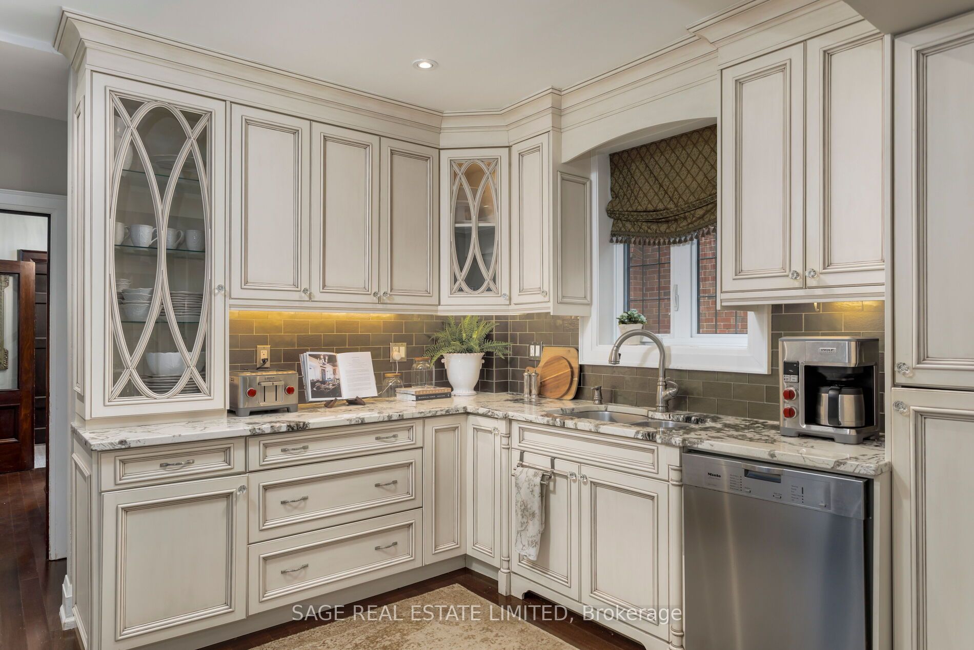 124 Brentwood Road N Property Photo 8