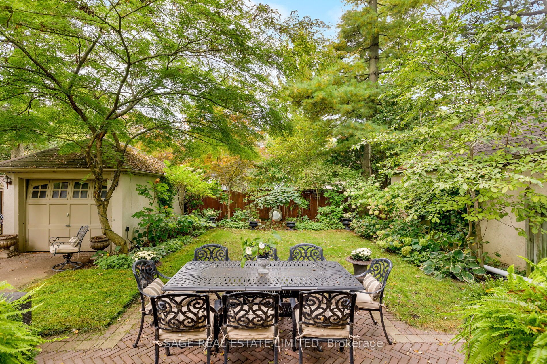 124 Brentwood Road N Property Photo 17